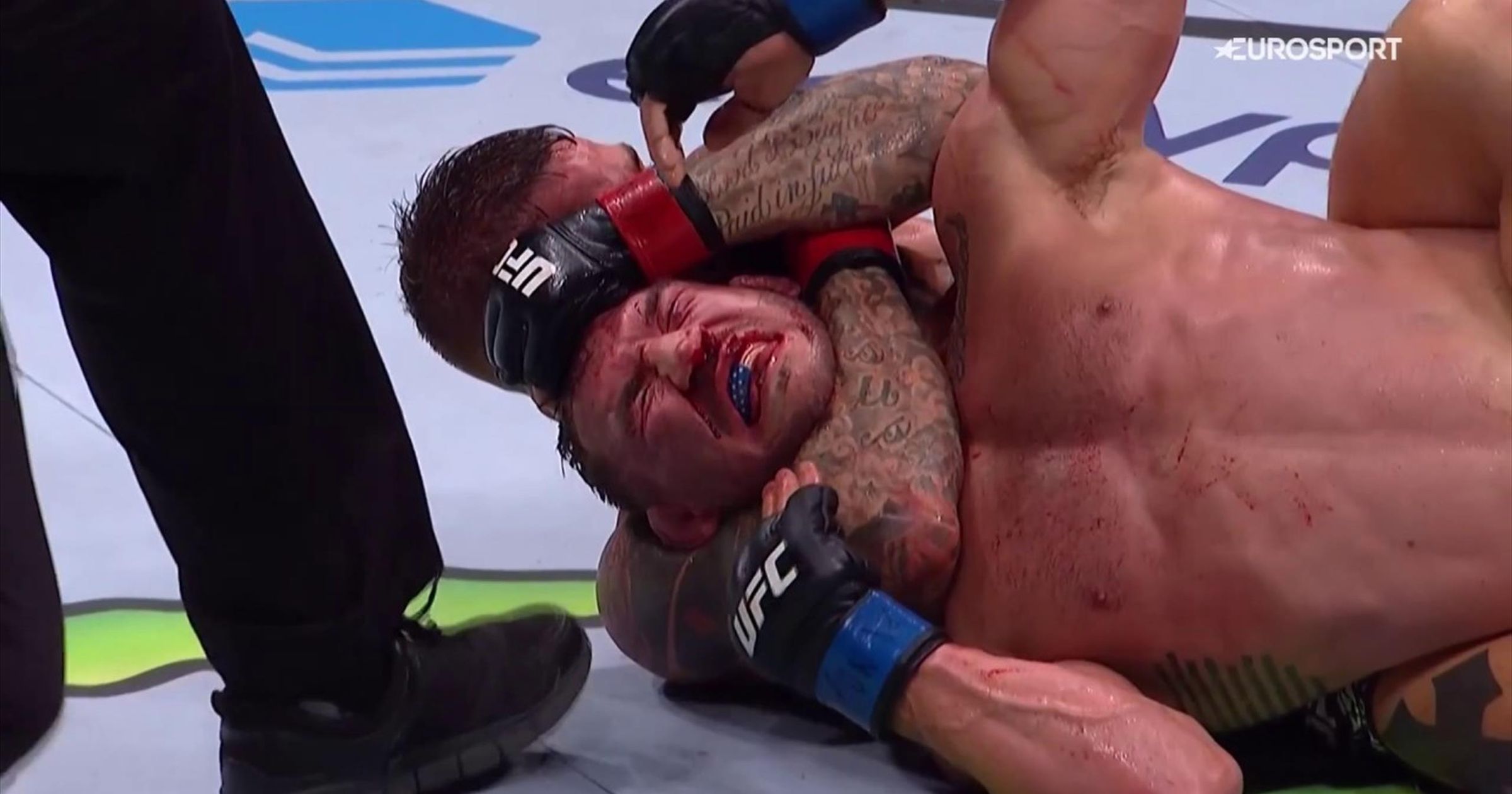 UFC 281 | Poirier finisht Chandler in epische clash - Eurosport