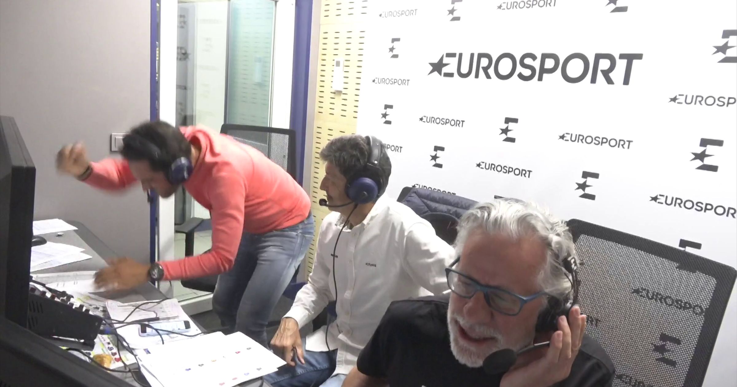 Giro d'Italia : Contador getting crazy in the commentary booth ...