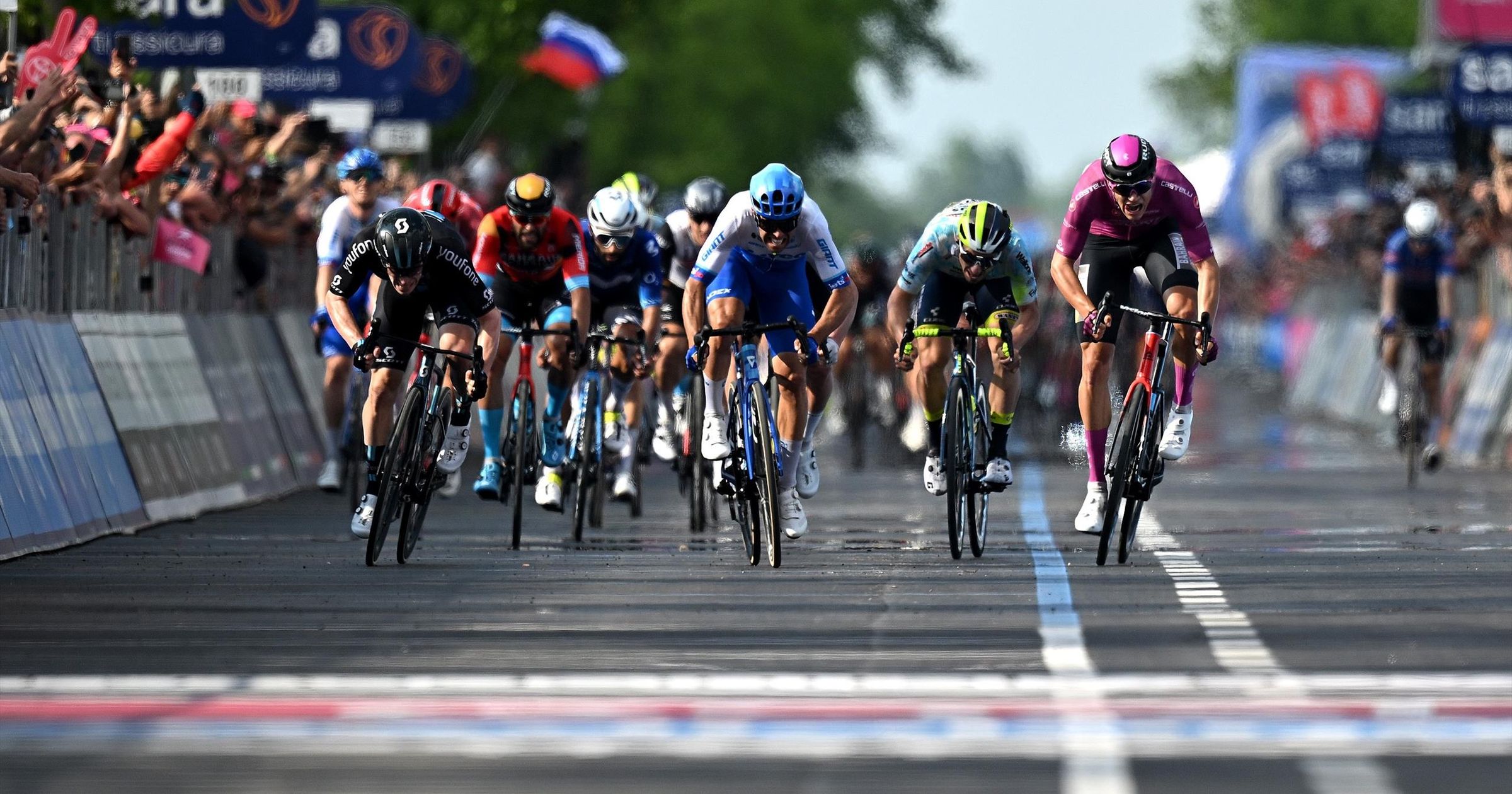 Giro d'Italia - Dainese magnifico, Gaviria e Cavendish a secco ...