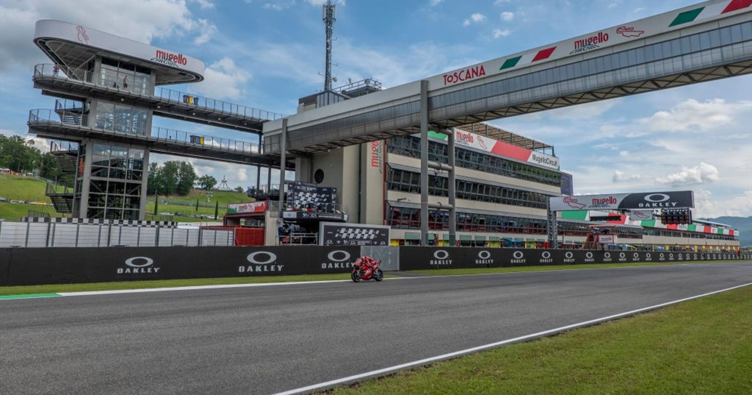 Pilota amatoriale di 53 anni muore al Mugello durante le prove libere ...