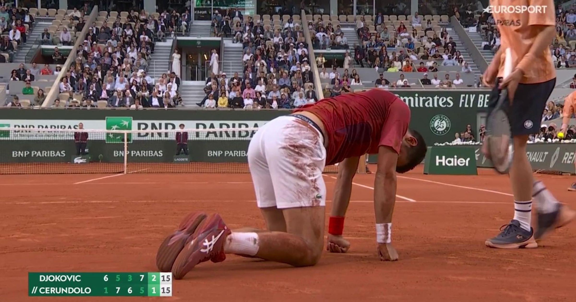 Novak Djokovic cade a terra: dopo lo spavento per il ginocchio segue la ...