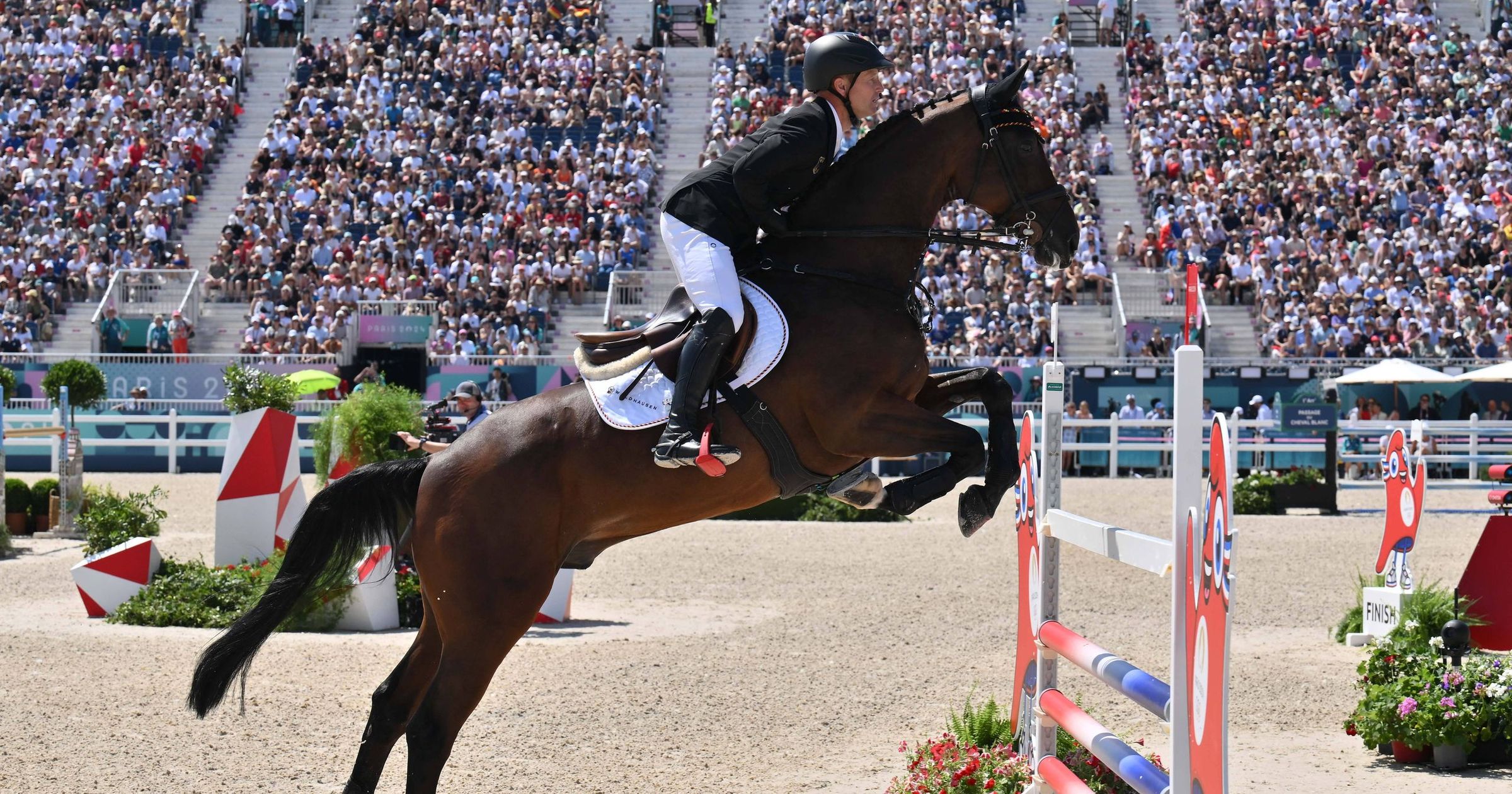 Olympia 2024: Michael Jung gewinnt Gold mit Einzel-Sieg im ...