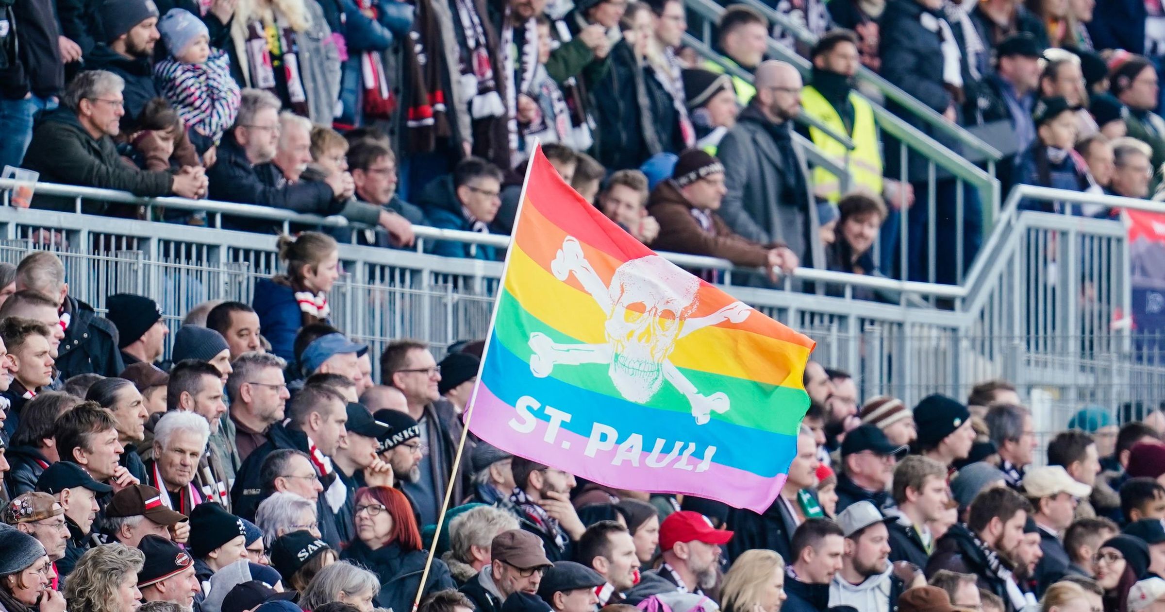 A konzervatívok rémálma, a punkok közt legenda: a St. Pauli visszatért a Bundesligába