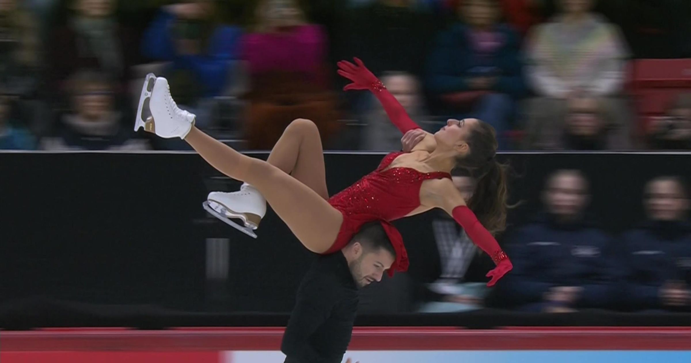 Finlandia Trophy: Lilah Fear und Lewis Gibson begeistern in Helsinki zu ...