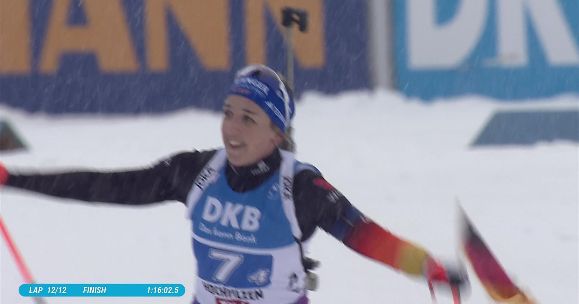 Junior korú versenyzőkkel nyerte meg Németország a női biatlon váltót Hochfilzenben