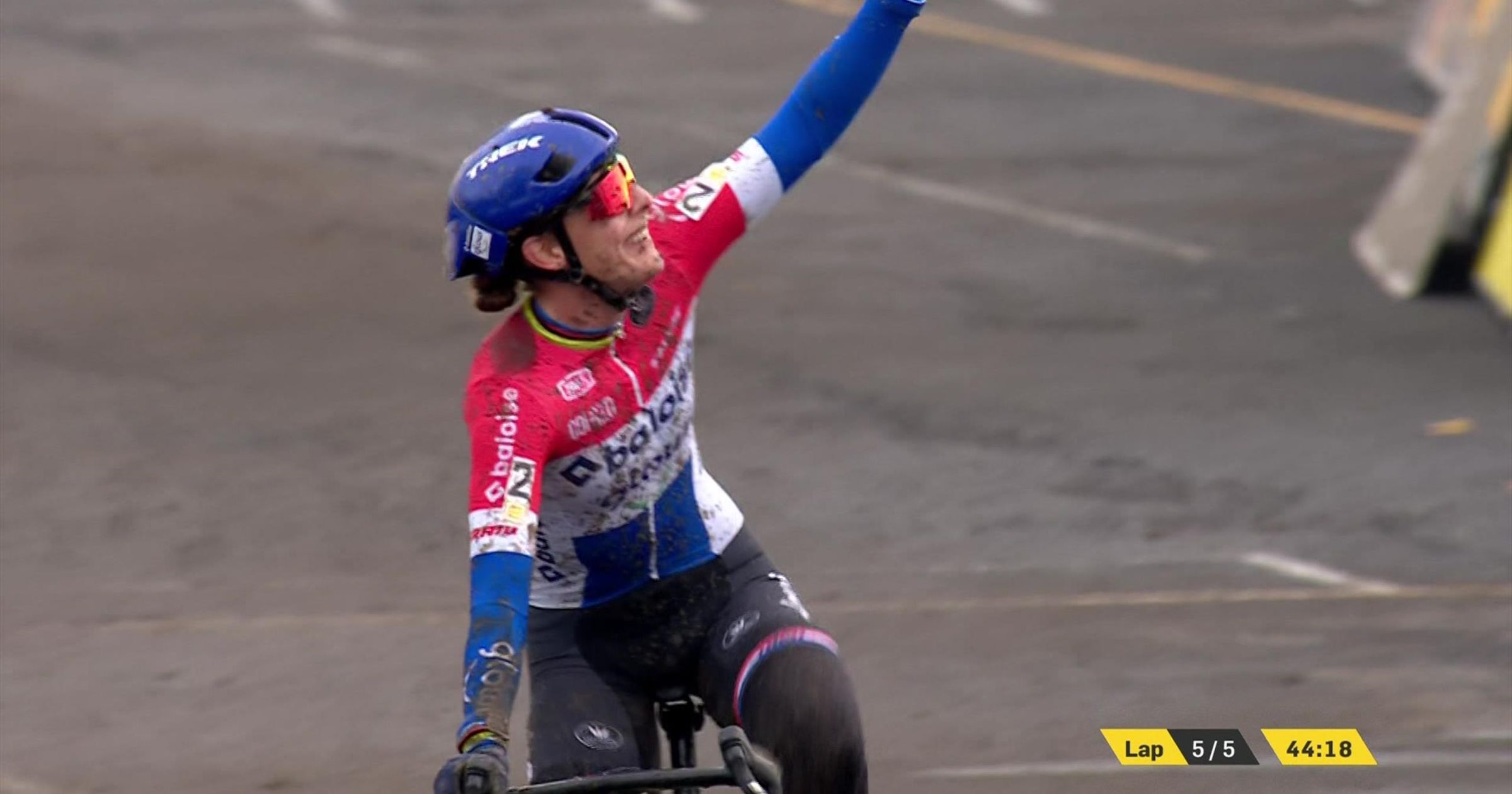 Lucinda Brand takes another win at Superprestige Gullegem after battle with Ceylin del Carmen Alvarado and Zoe Backstedt - Cyclo-Cross video - Eurosport