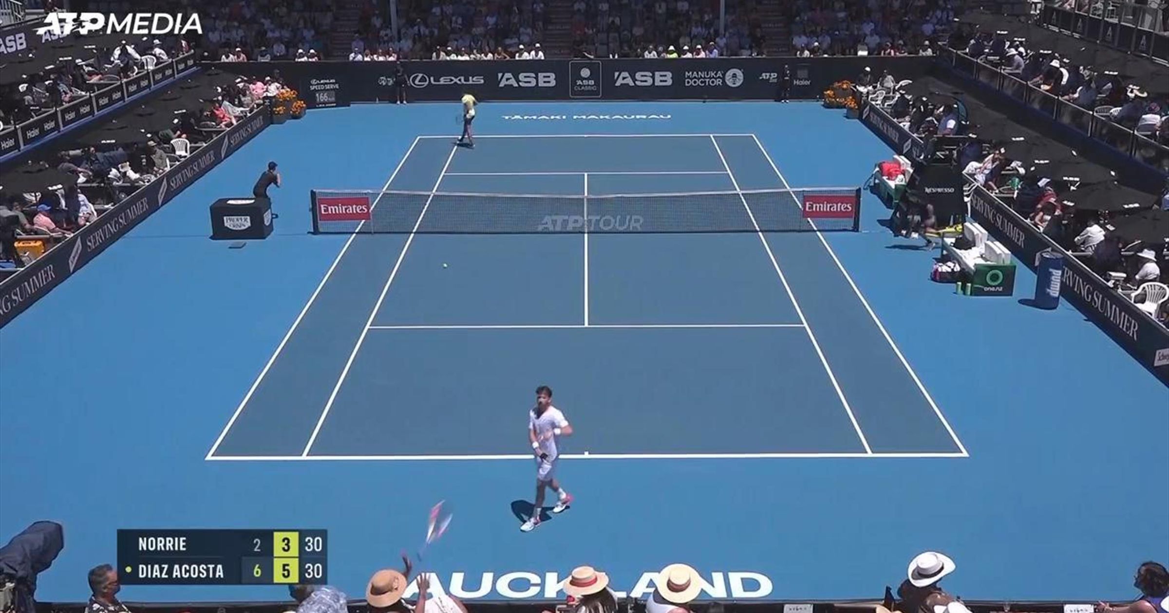 Bizar moment - Cameron Norrie gooit racket in publiek en ontsnapt aan diskwalificatie - Tennis video - Eurosport