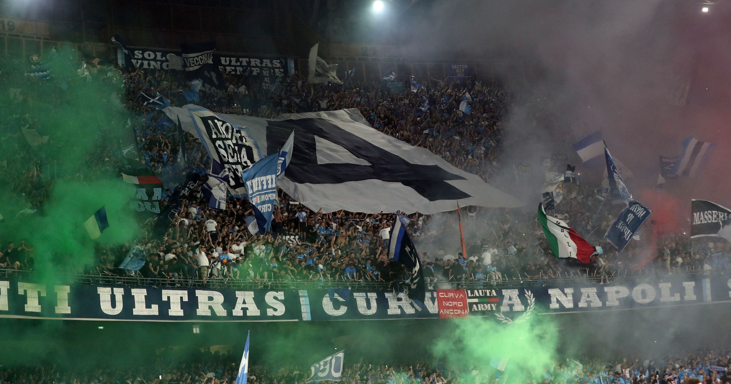 Örömkönnyek és tűzijáték Nápolyban: története során negyedszer olasz bajnok a Napoli