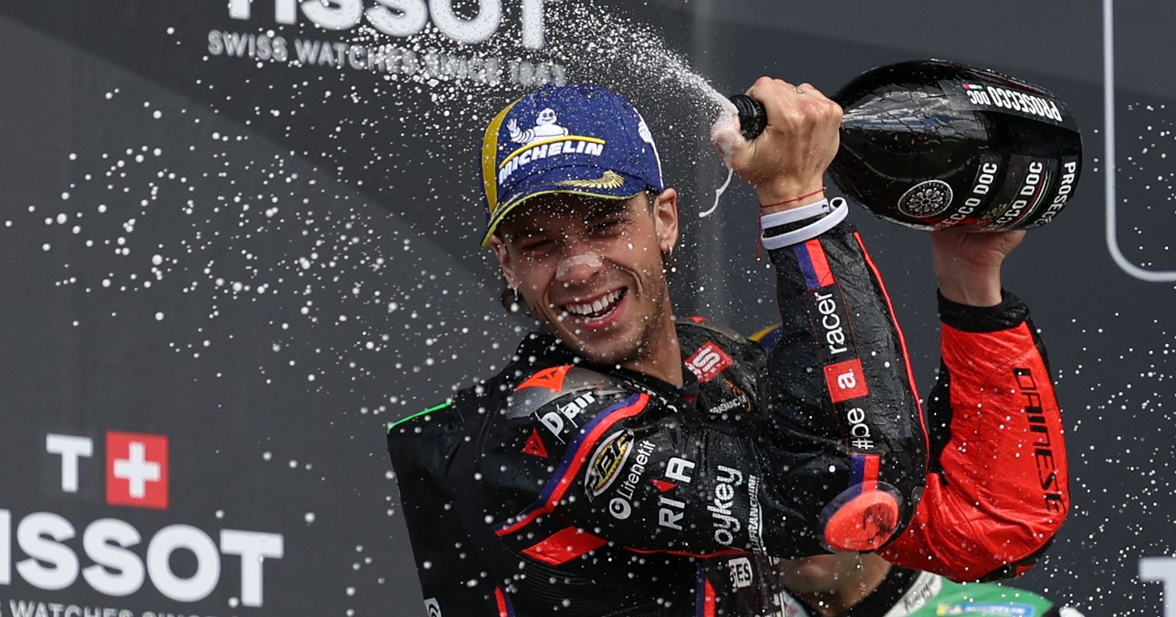 Teljes zűrzavar és Aprilia-győzelem Silverstone-ban