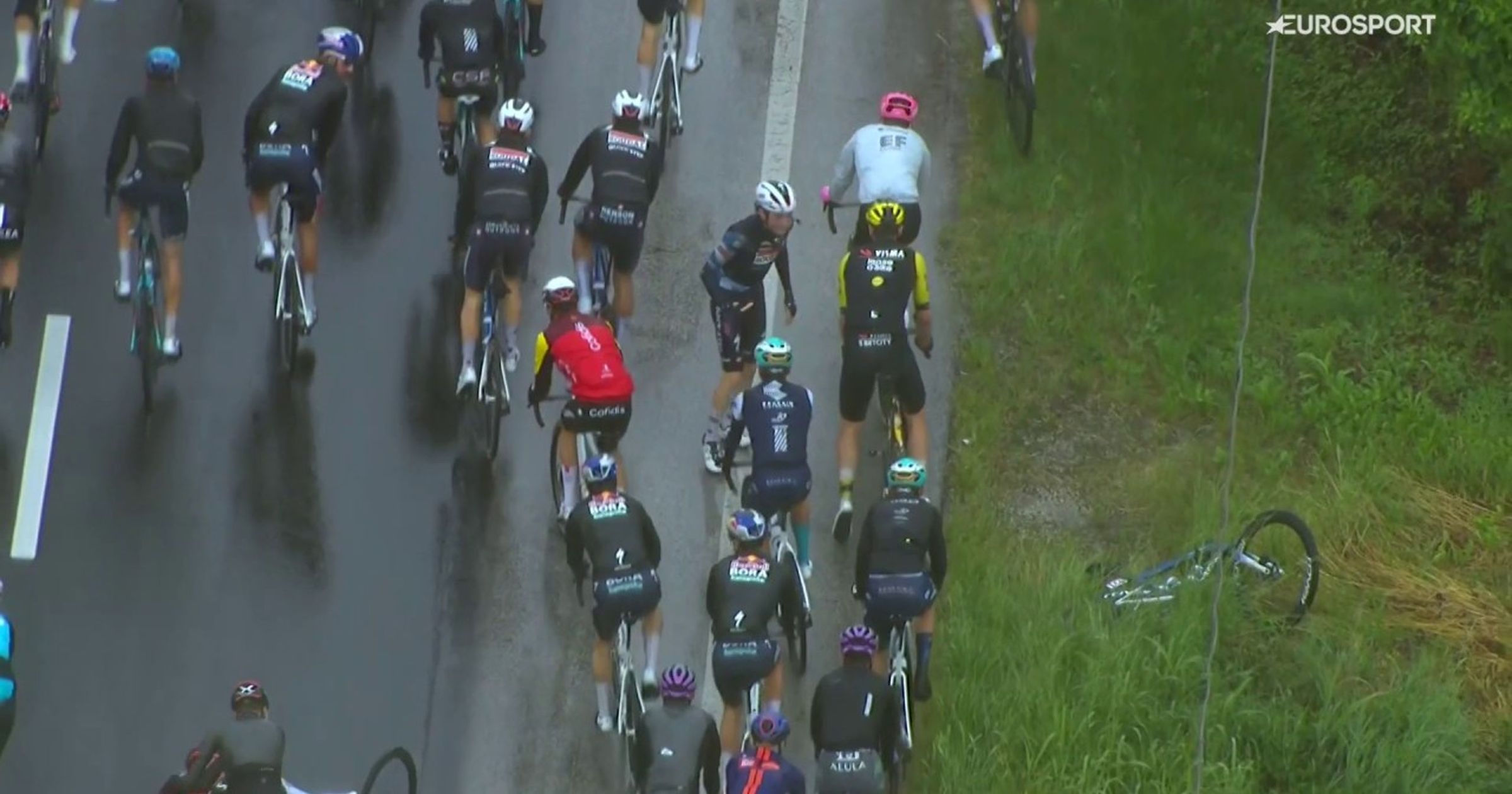 40 kilométeren belül két durva bukás a Giro 16. szakaszán