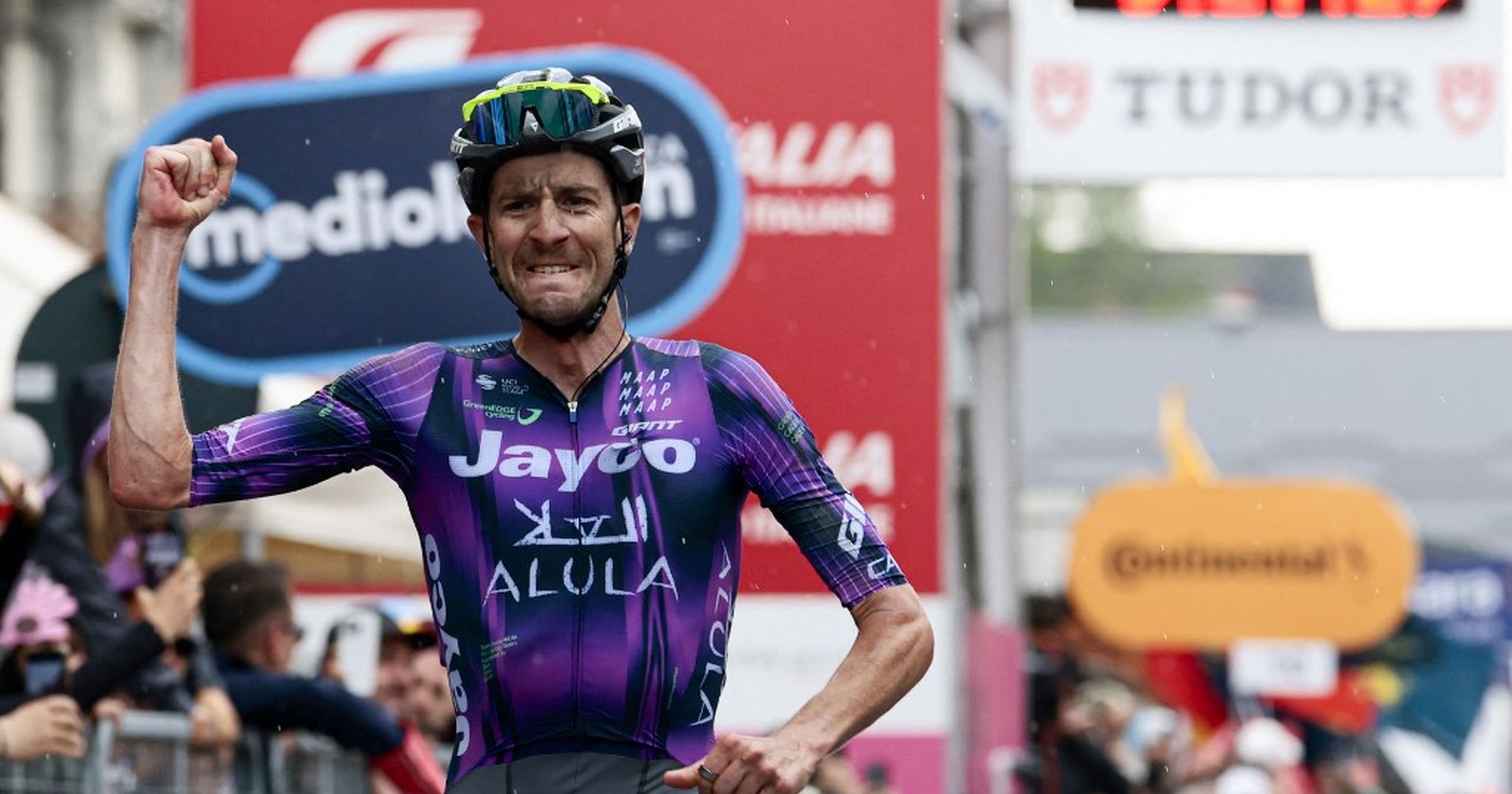 Harper élete győzelmét aratta, miközben mögötte feje tetejére állt a Giro!
