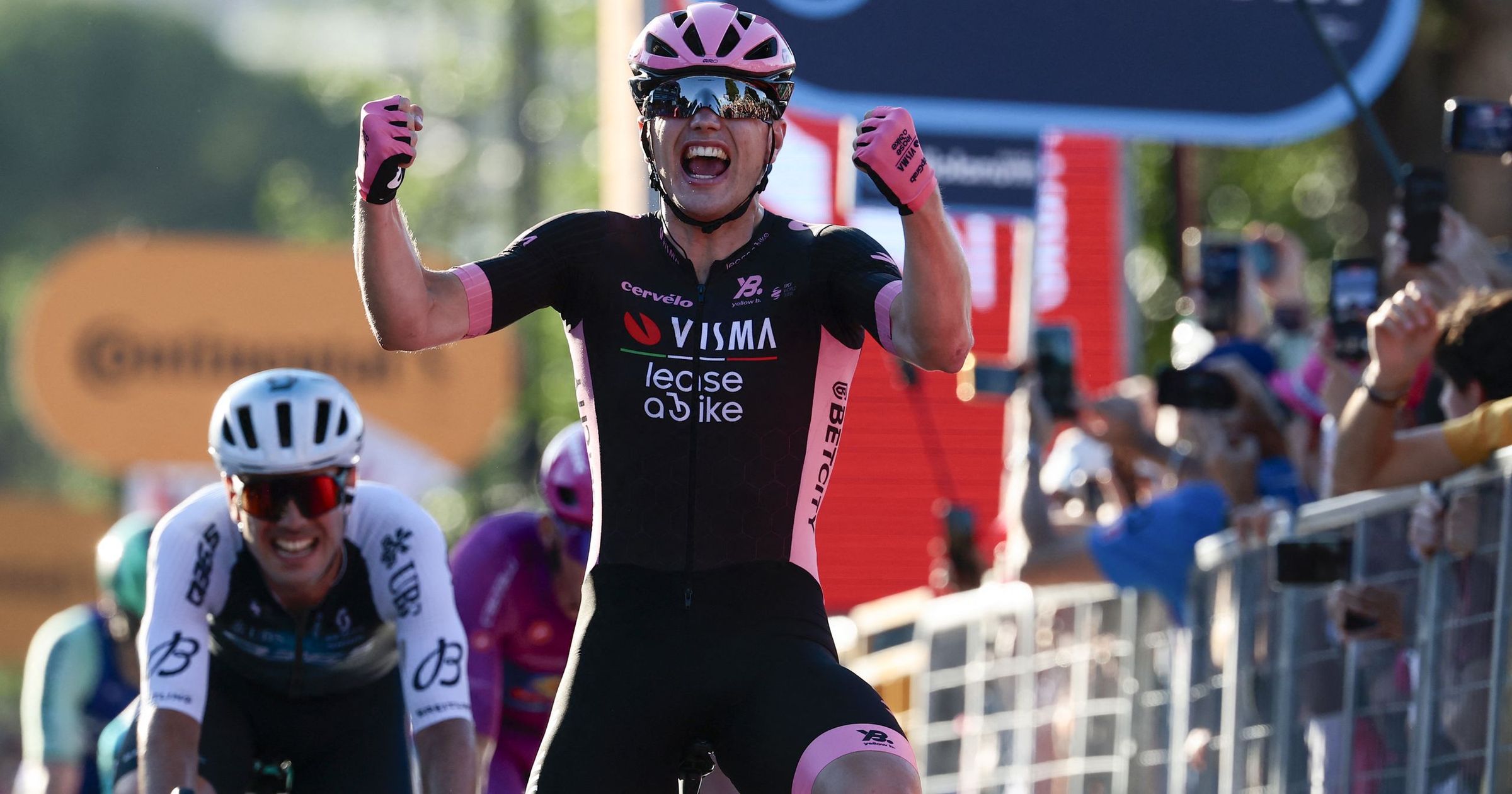 Sprint és Kooij-győzelem a Giro zárónapján