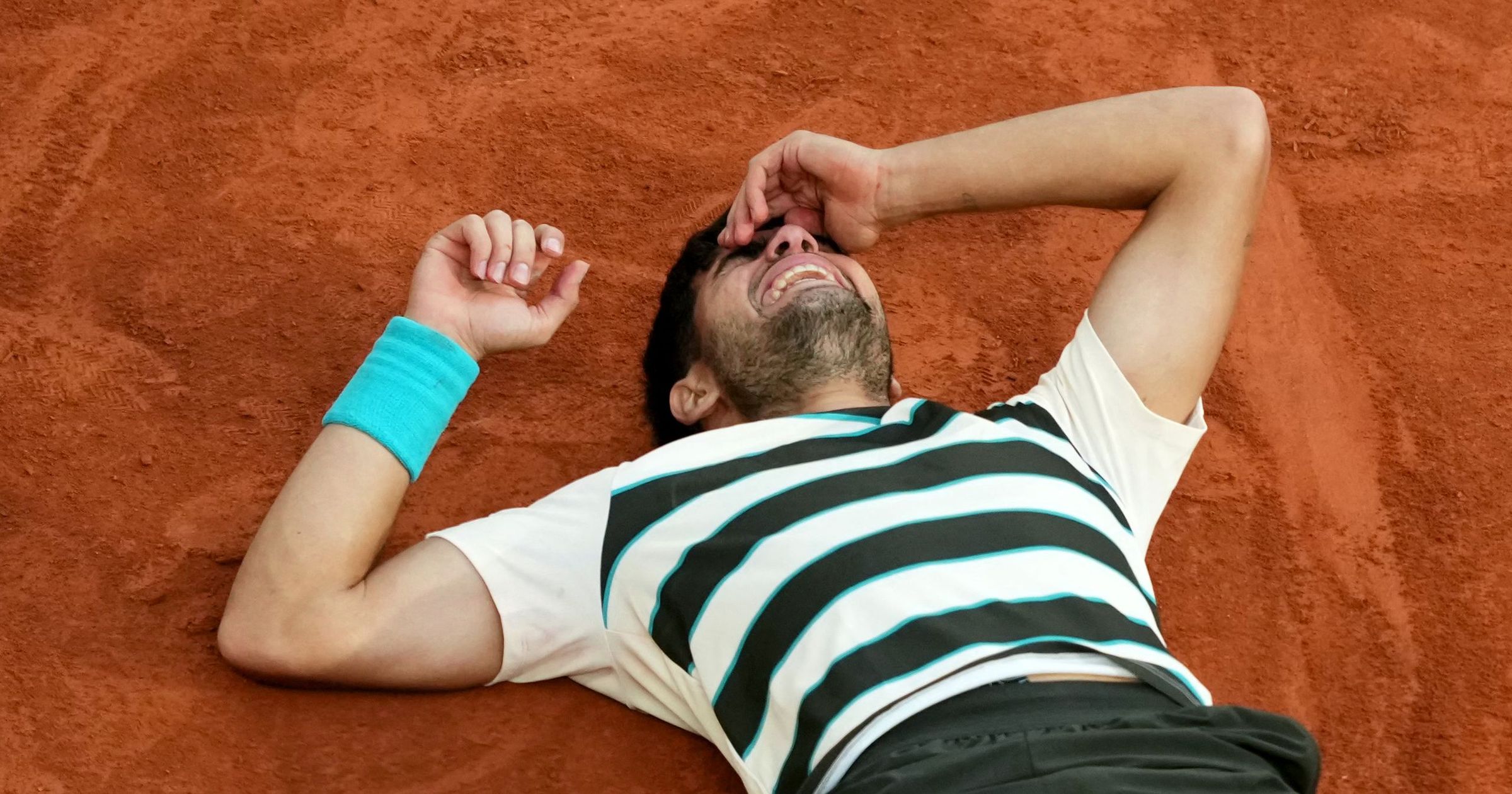 A tenisz új szintje: Alcaraz 0-2-ről fordítva győzte le Sinnert a leghosszabb Garros-döntőben