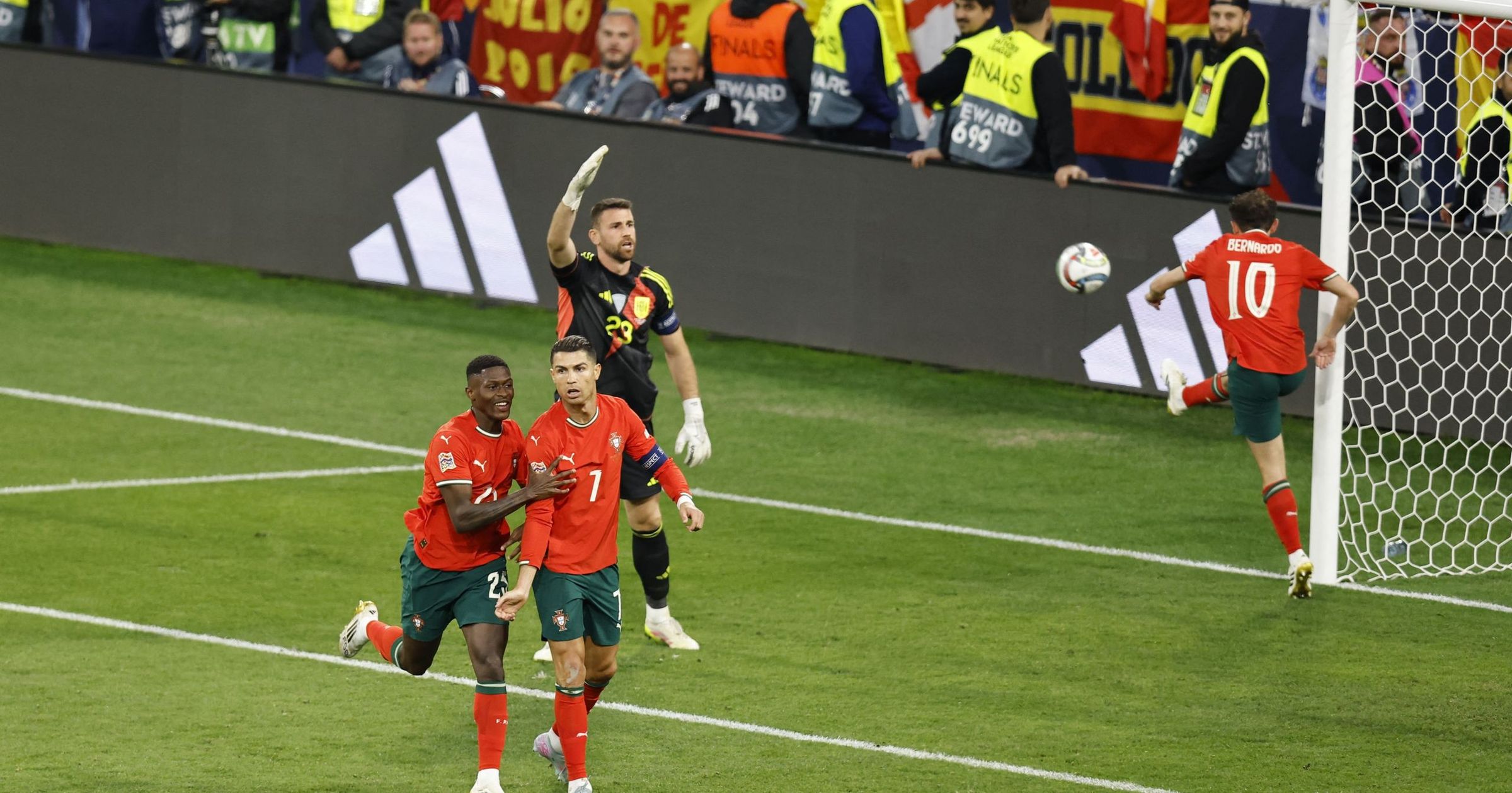 "Nyomtam, mert a válogatottért nyomni kell" - CR7 sérülten játszott a Nemzetek Ligája-döntőben
