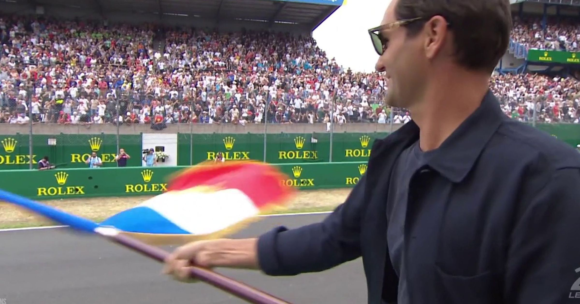 Videón a pillanat, amikor Roger Federer segítségével elrajtol a 2025-ös Le Mans-i 24 órás!