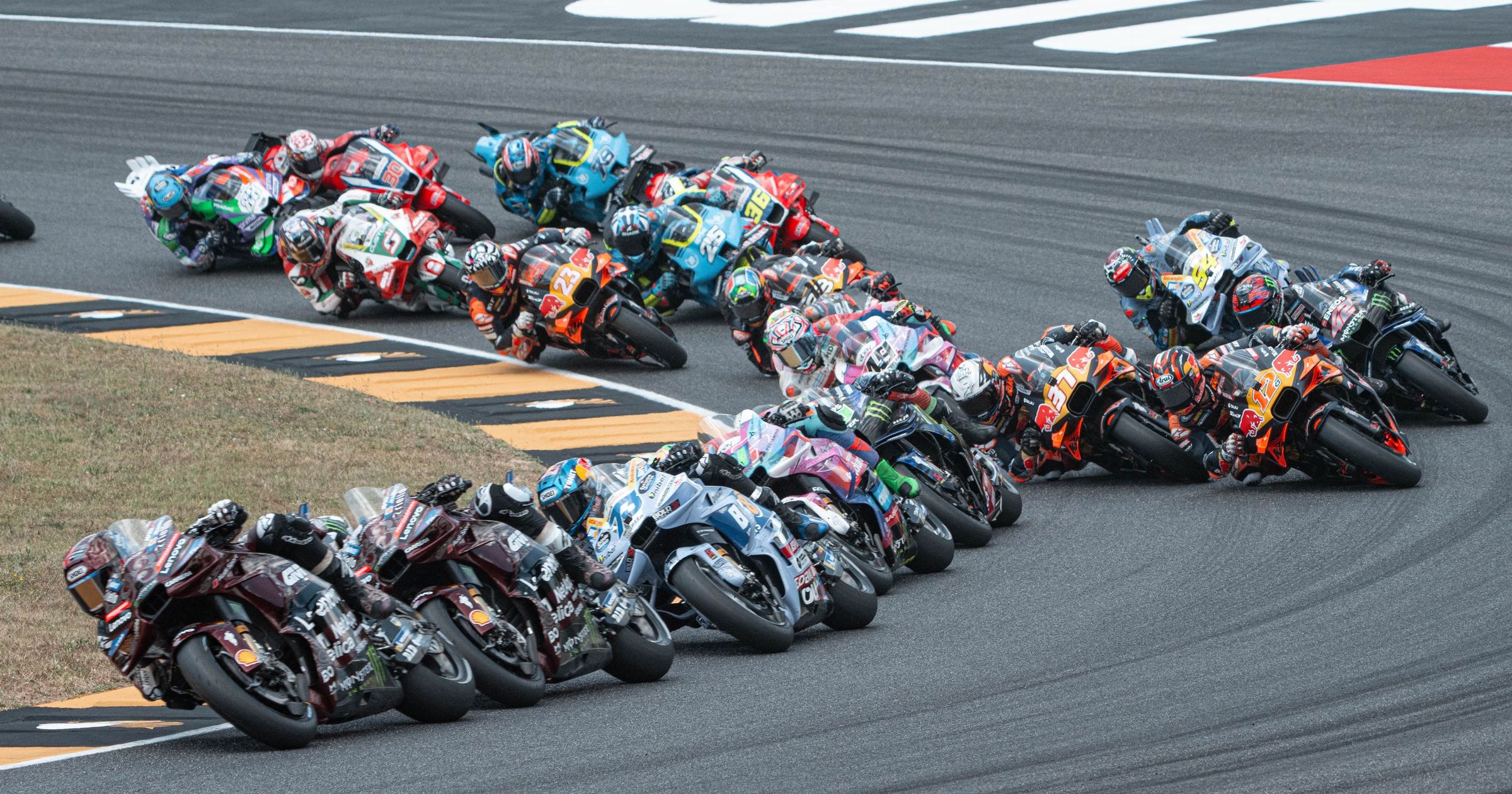 Már eddig is sok mindenben az F1-et utánozta a MotoGP, pedig csak most lesz ugyanaz a tulajdonosuk