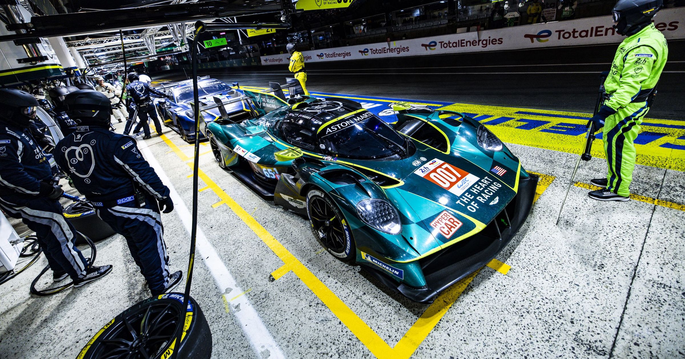 "Ez az autó miért nem versenyez?" - így éledt újjá az Aston Martin Valkyrie projekt