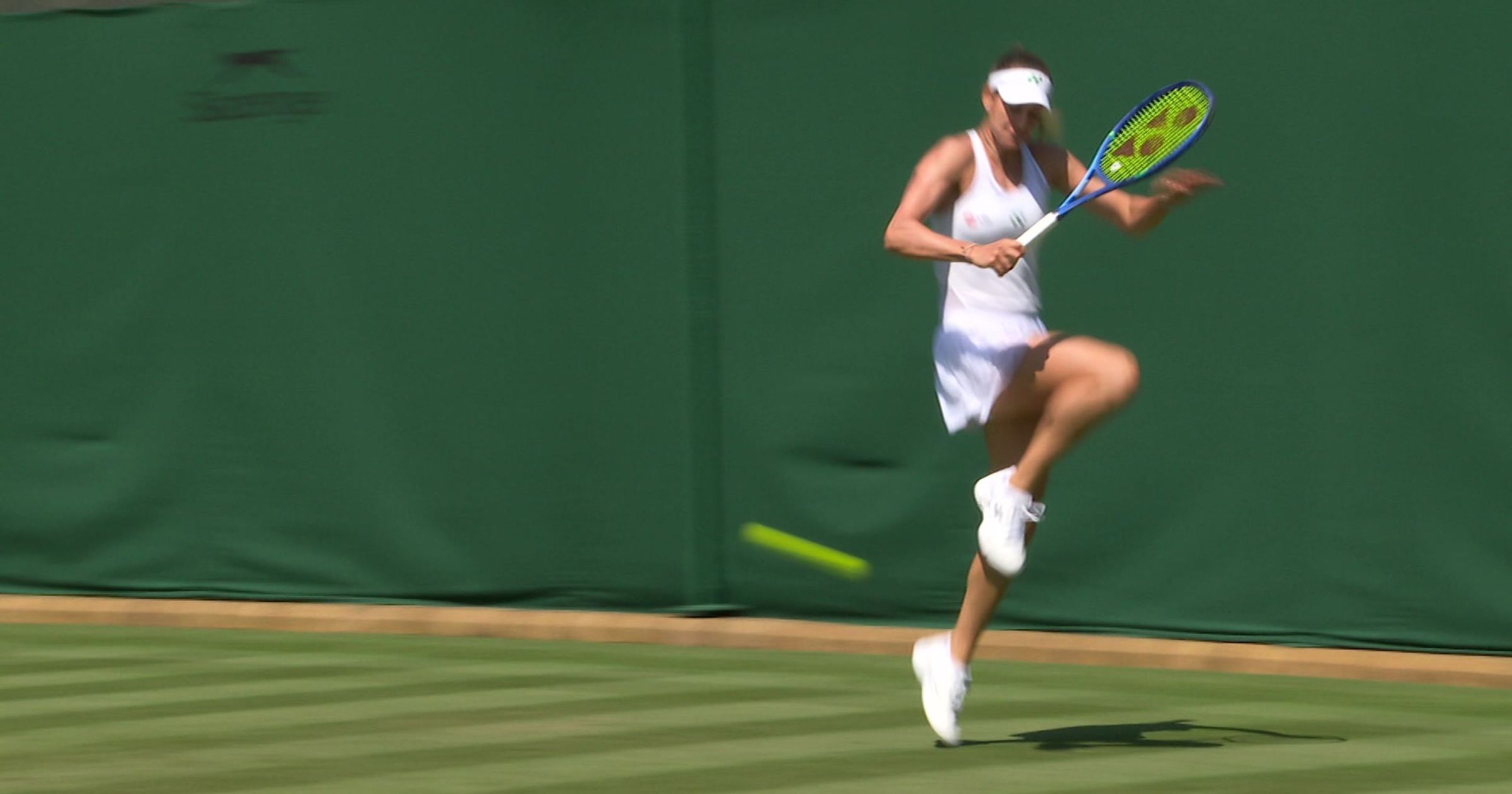 Óriási pech: Svitolina elrontott lecsapása Bondárt találta el, így az ukrán játékosé lett a pont