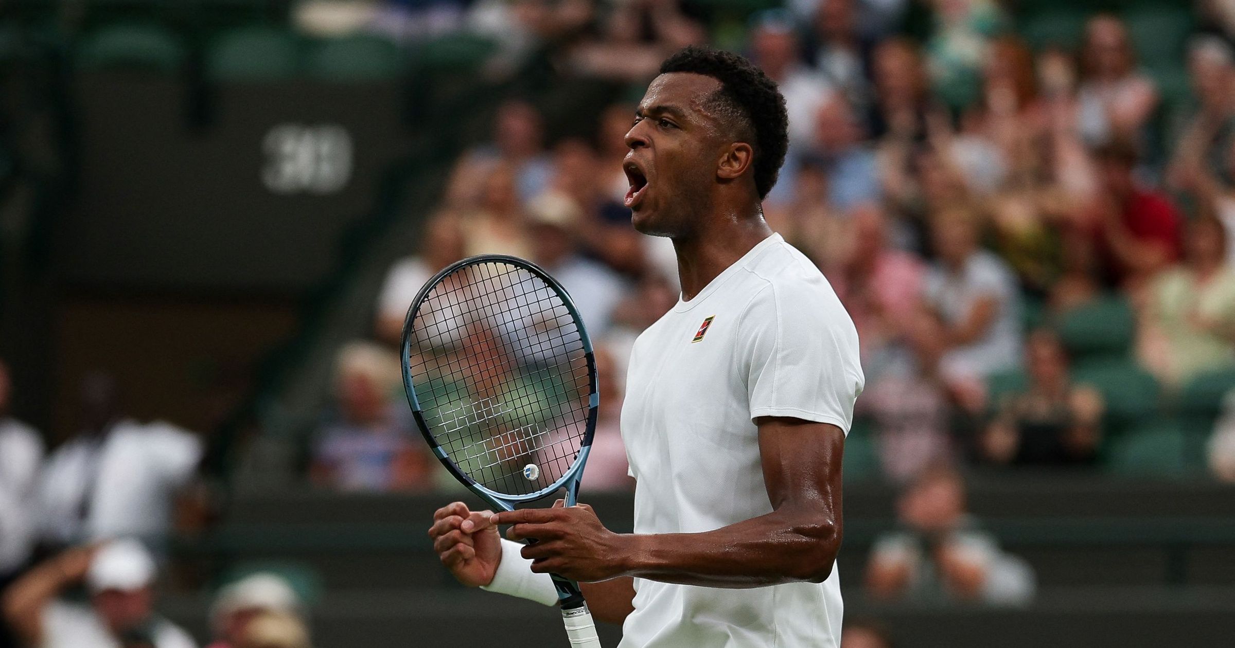 Az ügyeletes óriás már az első napon megdöntötte a leggyorsabb wimbledoni szerva rekordját – kétszer