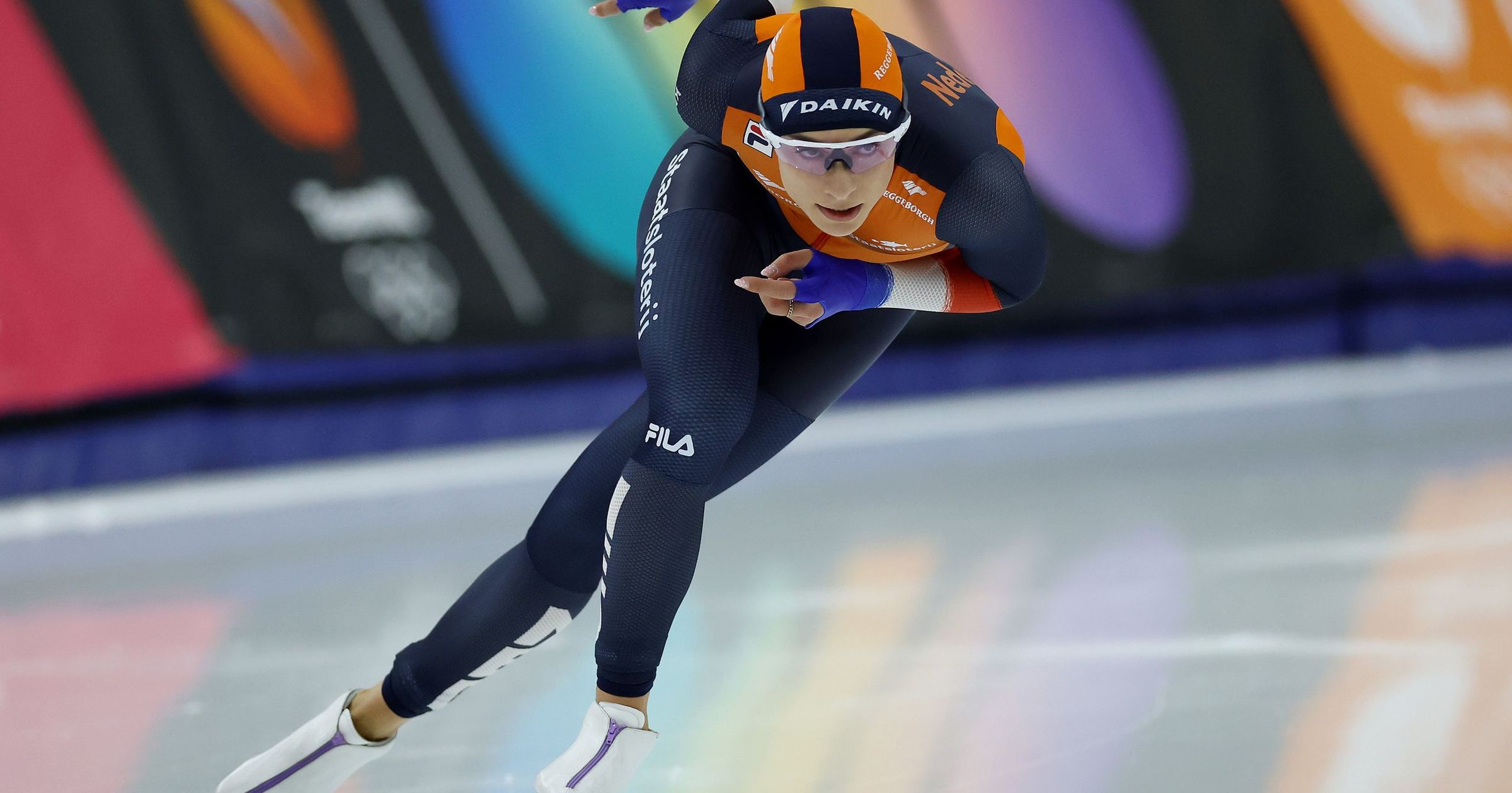 Femke Kok verrast iedereen met waanzinnige tijd - wint 500 meter in ...