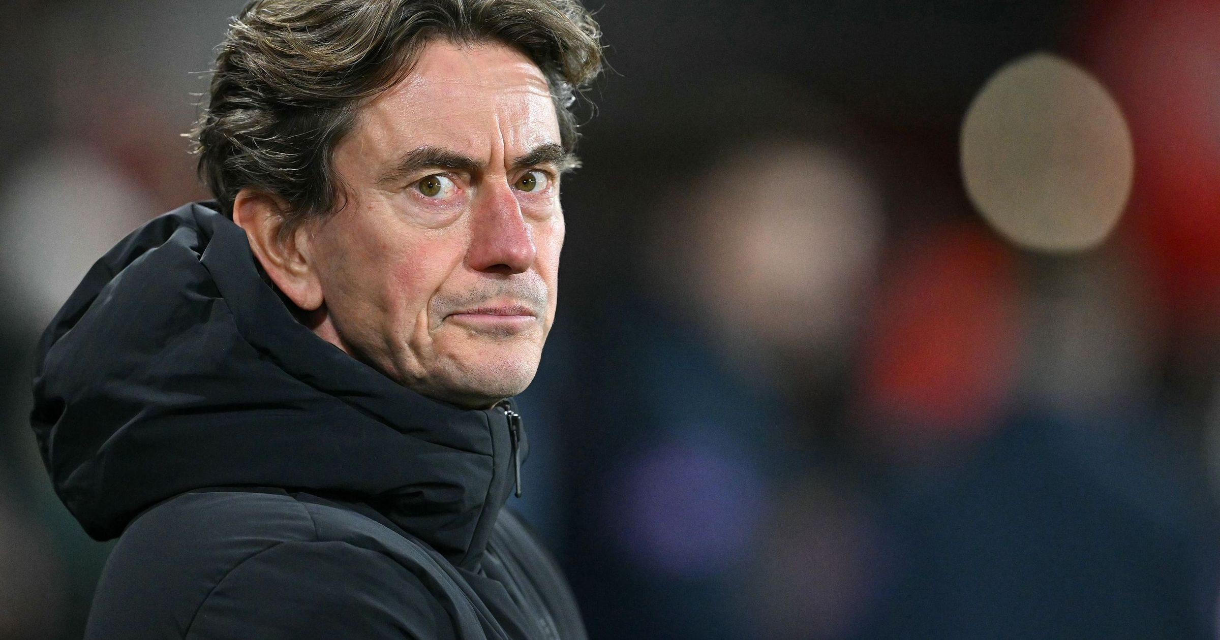 Unglückliches Missgeschick von Tottenham-Trainer Thomas Frank: Foto mit ...