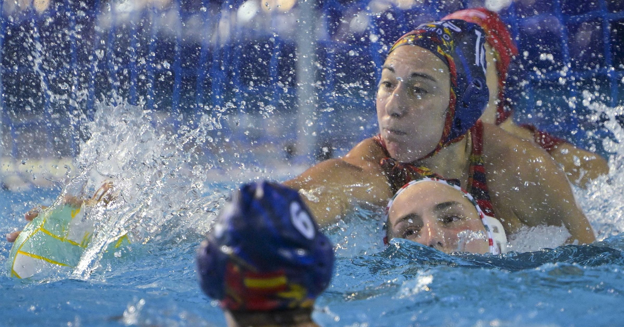 Csak ötméteresekkel nyerték a rangadót a spanyolok a női vízilabda Eb-n, csoportmásodikok a magyarok Kép