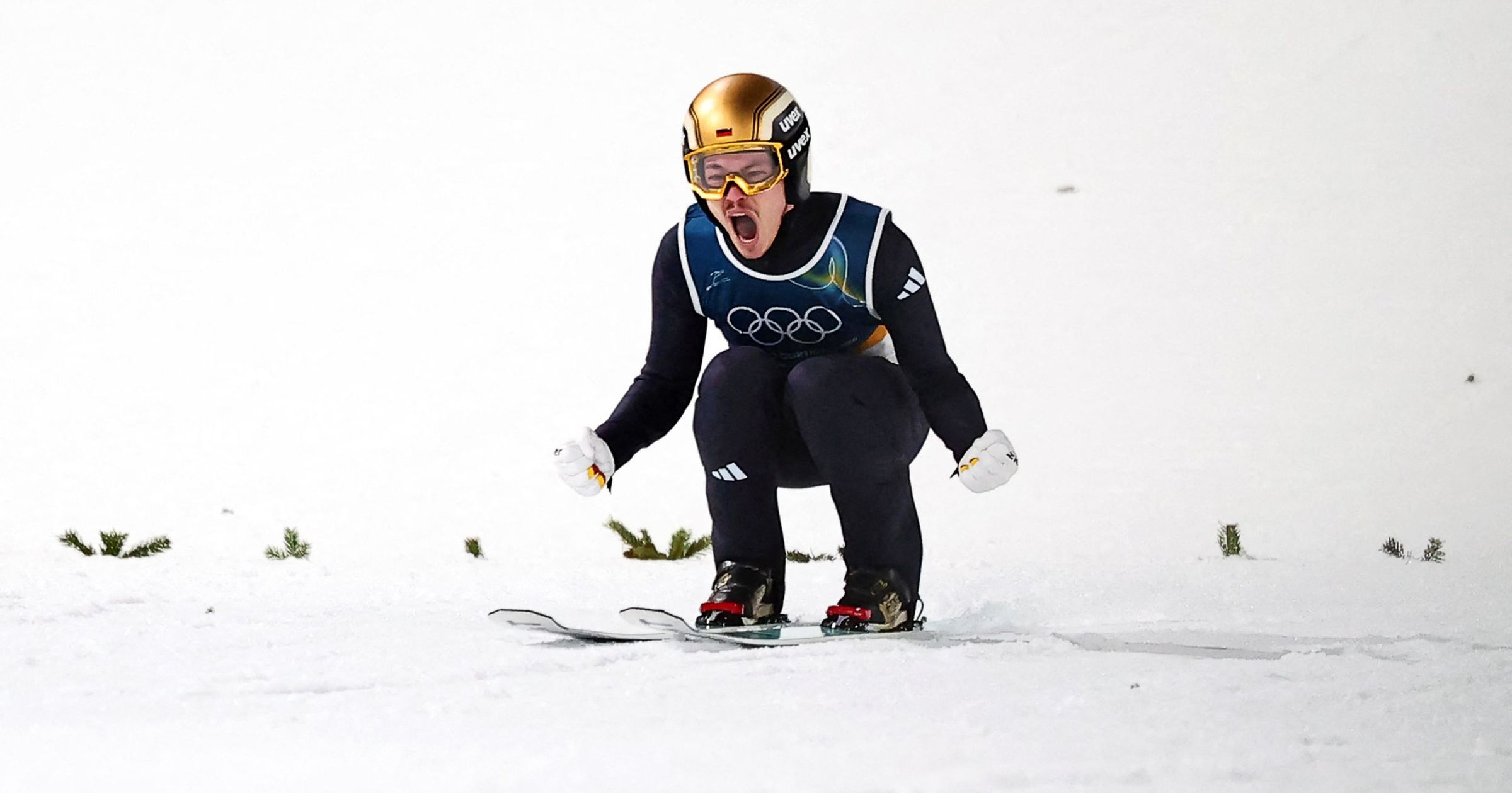 Őrült verseny végén német arany született a férfiak normálsáncos síugróversenyén! Kép