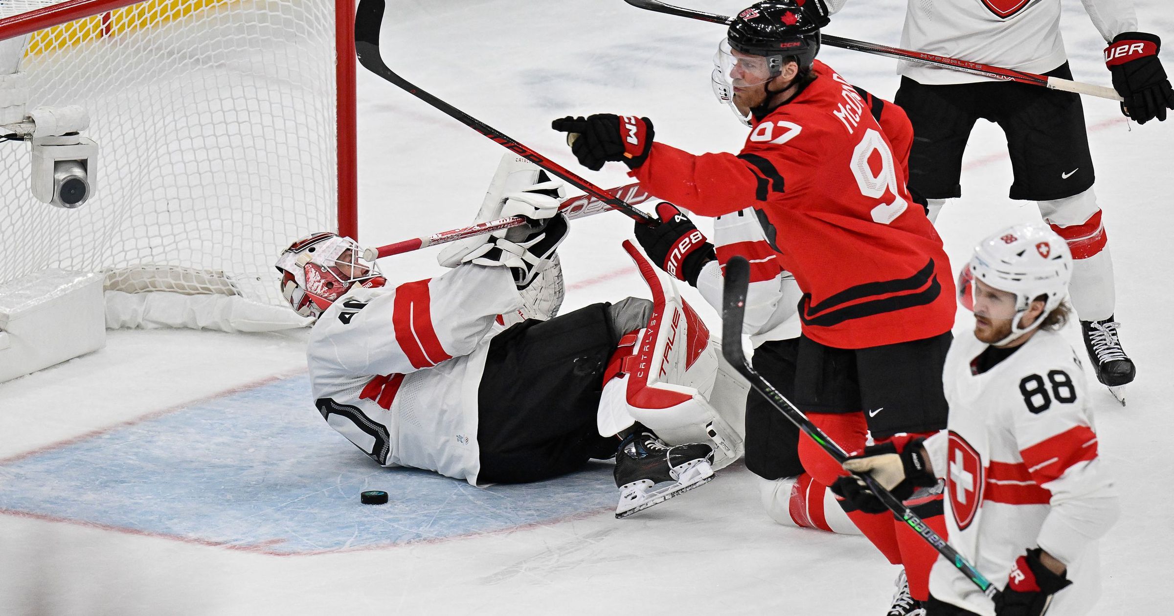 Kanada Csehország után Svájcot is magabiztosan legyőzte, a favorit már biztosan negyeddöntős az olimpiai férfi jégkorongtornán Kép