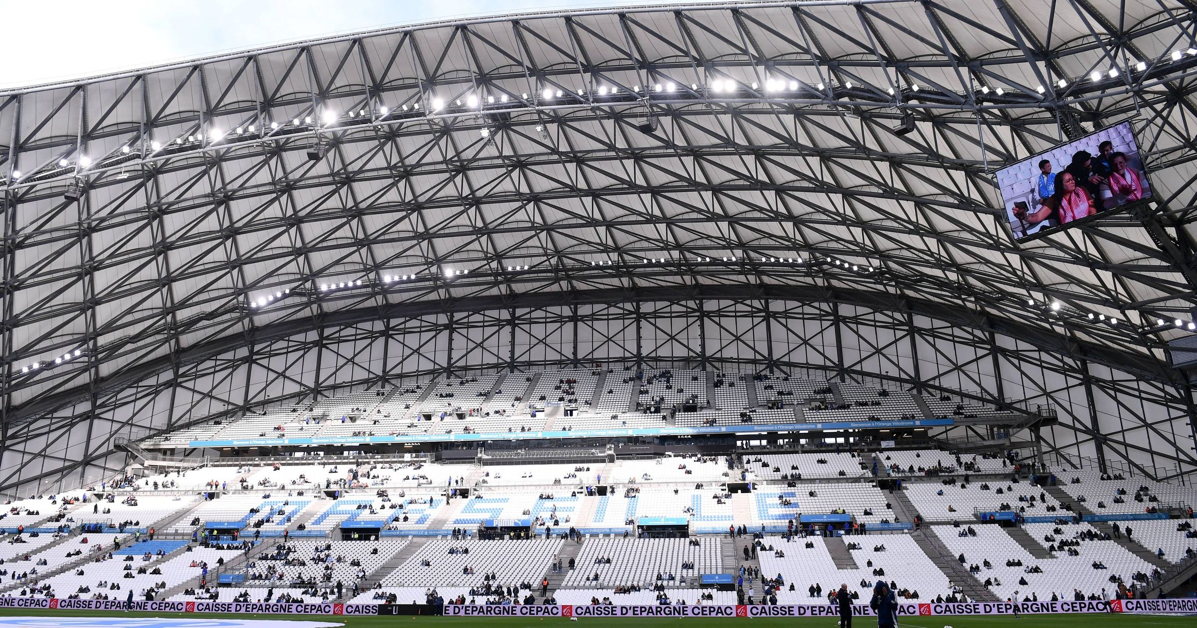 Ligue 1 – Des virages désertés, McCourt et Longoria visés: le Vélodrome gronde avant OM – Strasbourg