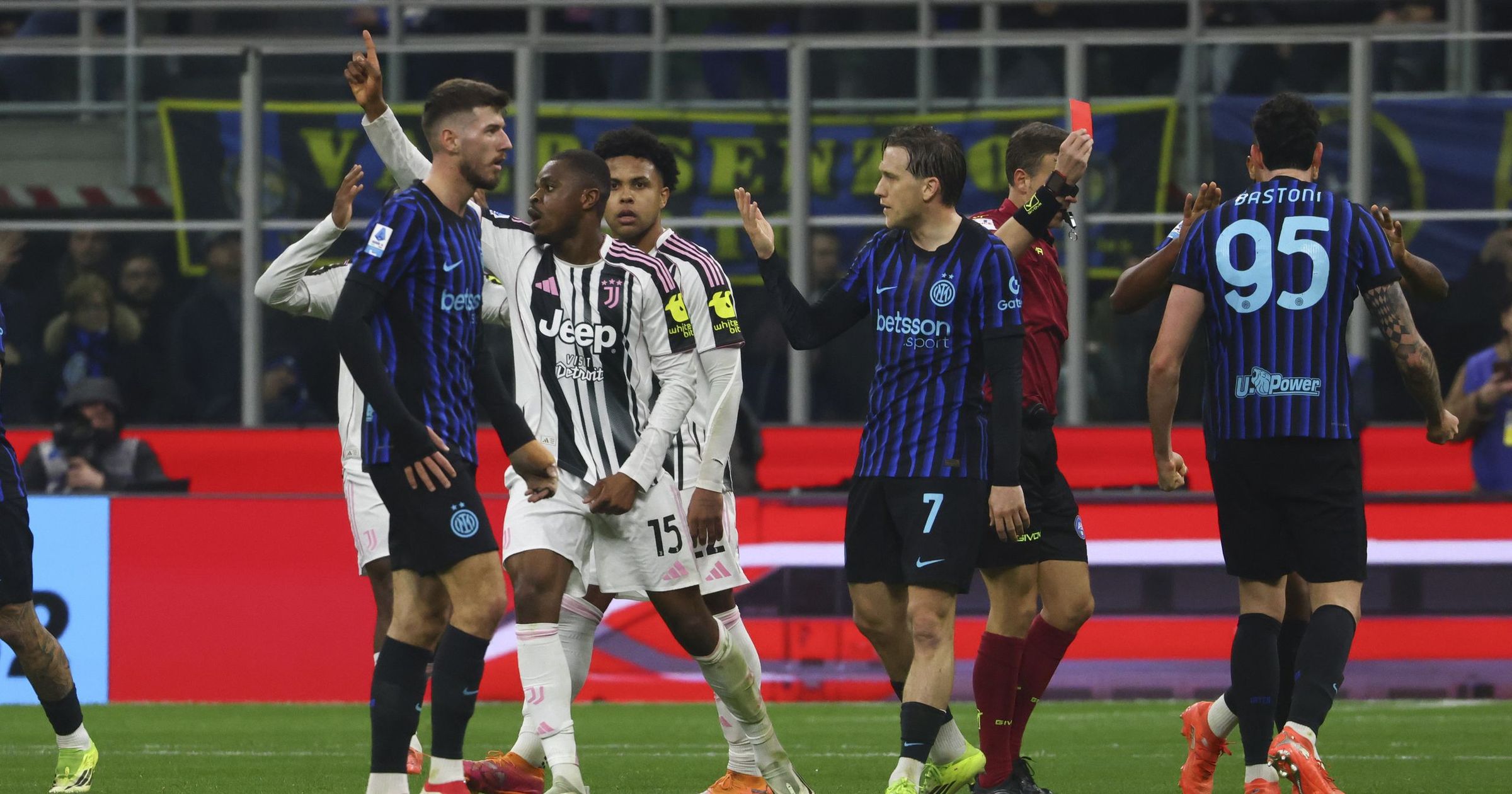 Caos Inter-Juventus, John Elkann telefona a Gravina: 