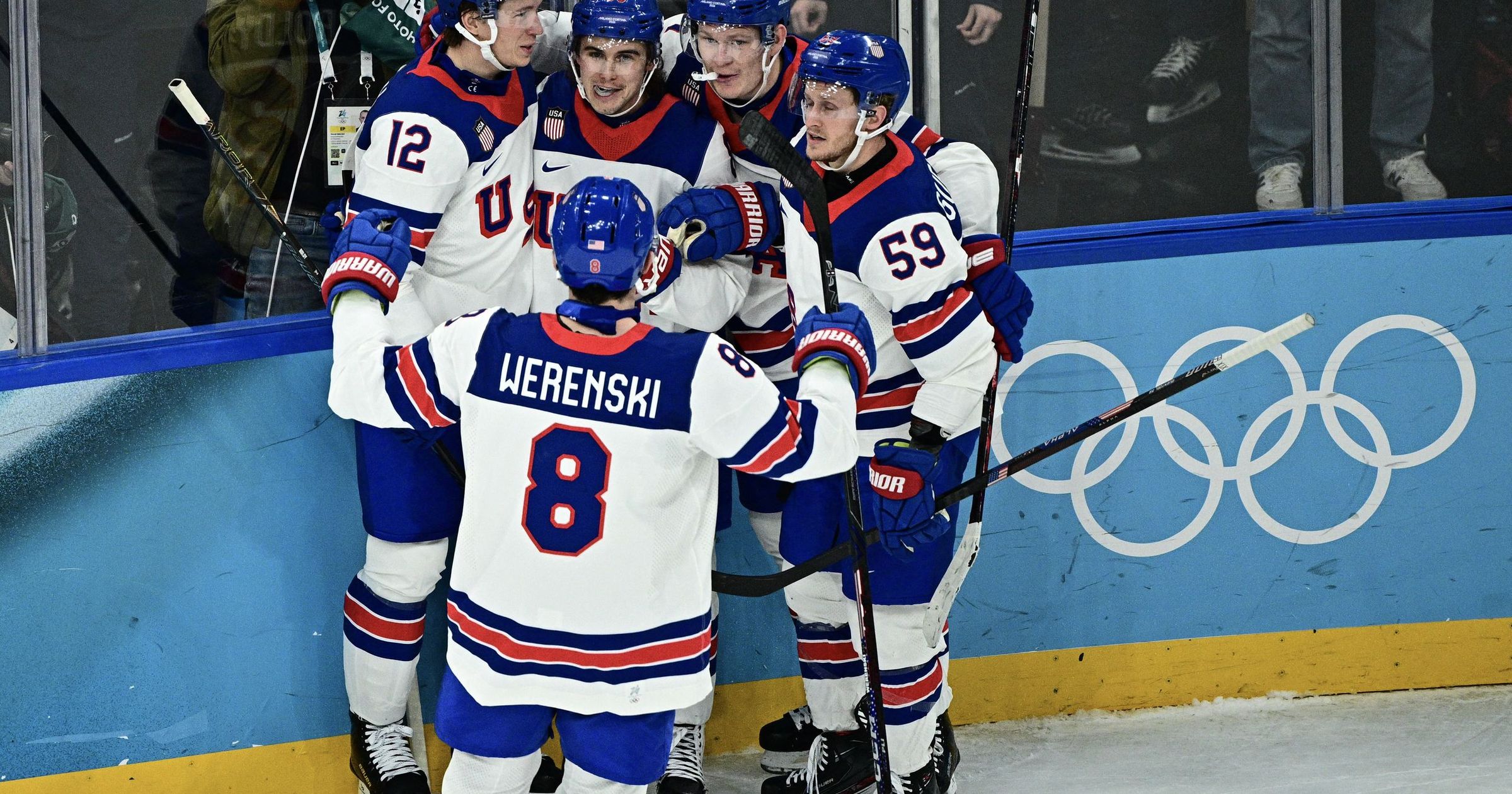 USA-Kanada szuperderbi jön az olimpiai hokitorna döntőjében; az amerikaiak legyőzték a szlovákokat a második elődöntőben Kép