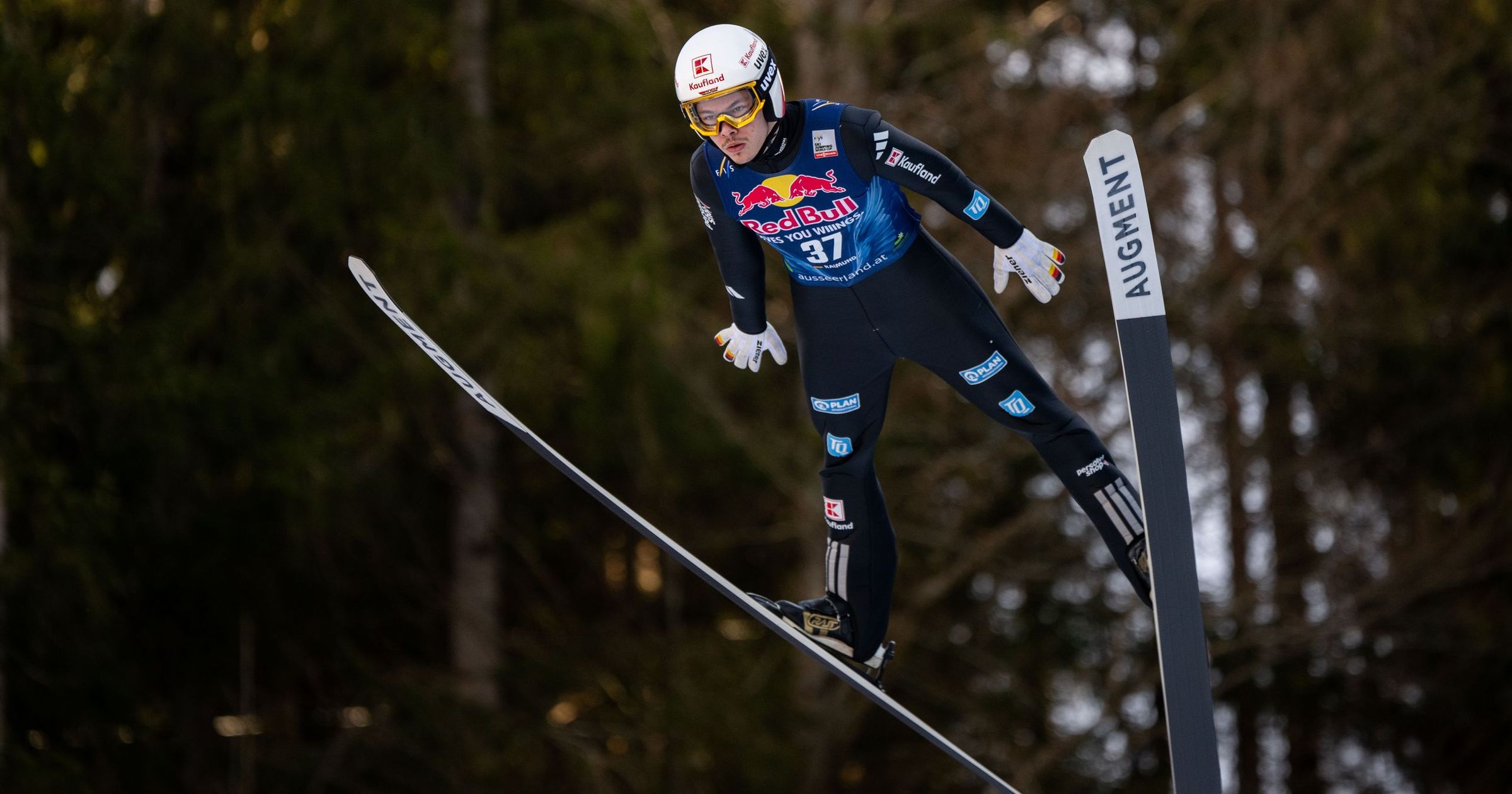 Skispringer am Holmenkollen in Oslo