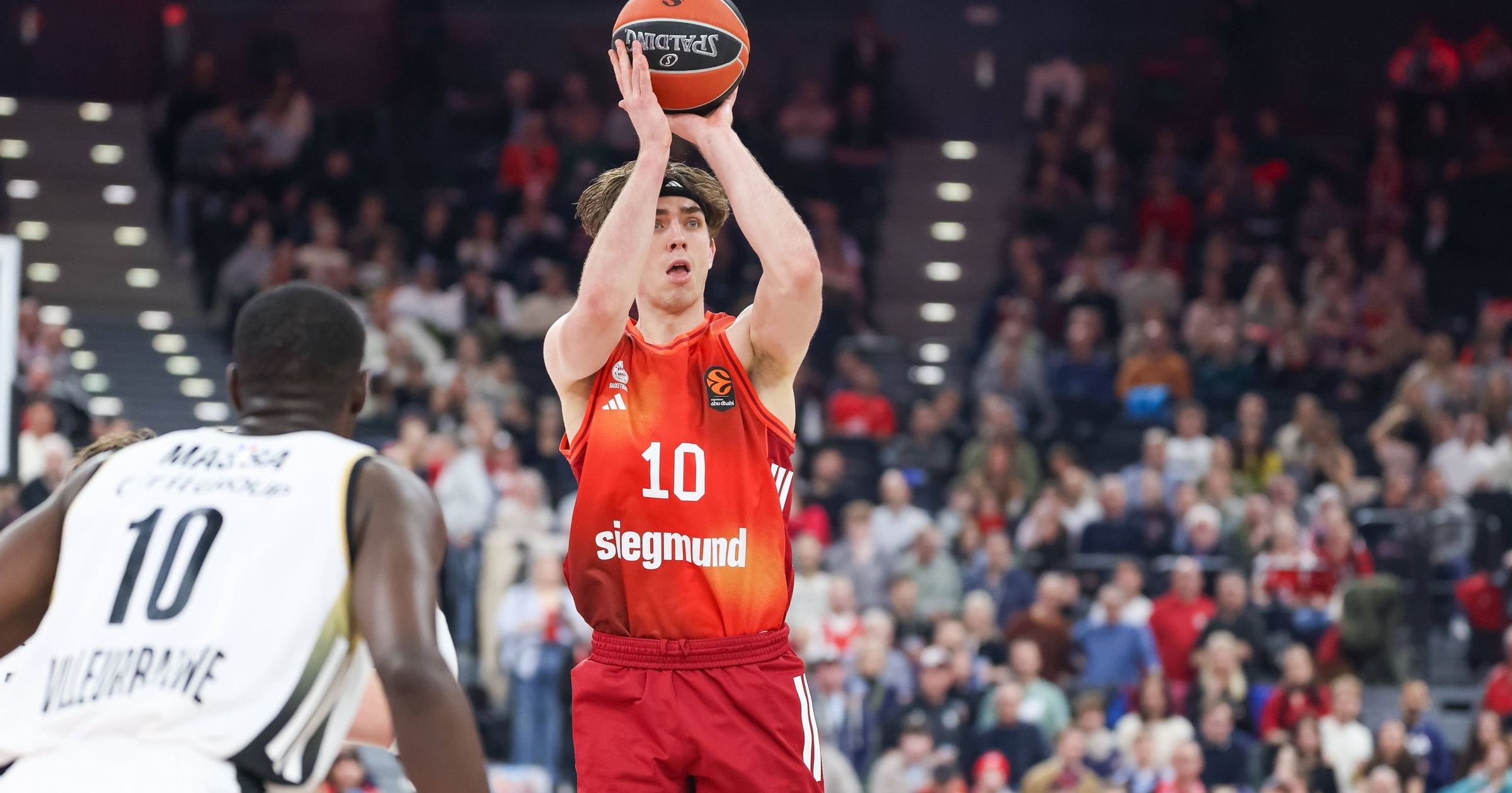 Trainer Pablo Laso gibt Anweisungen