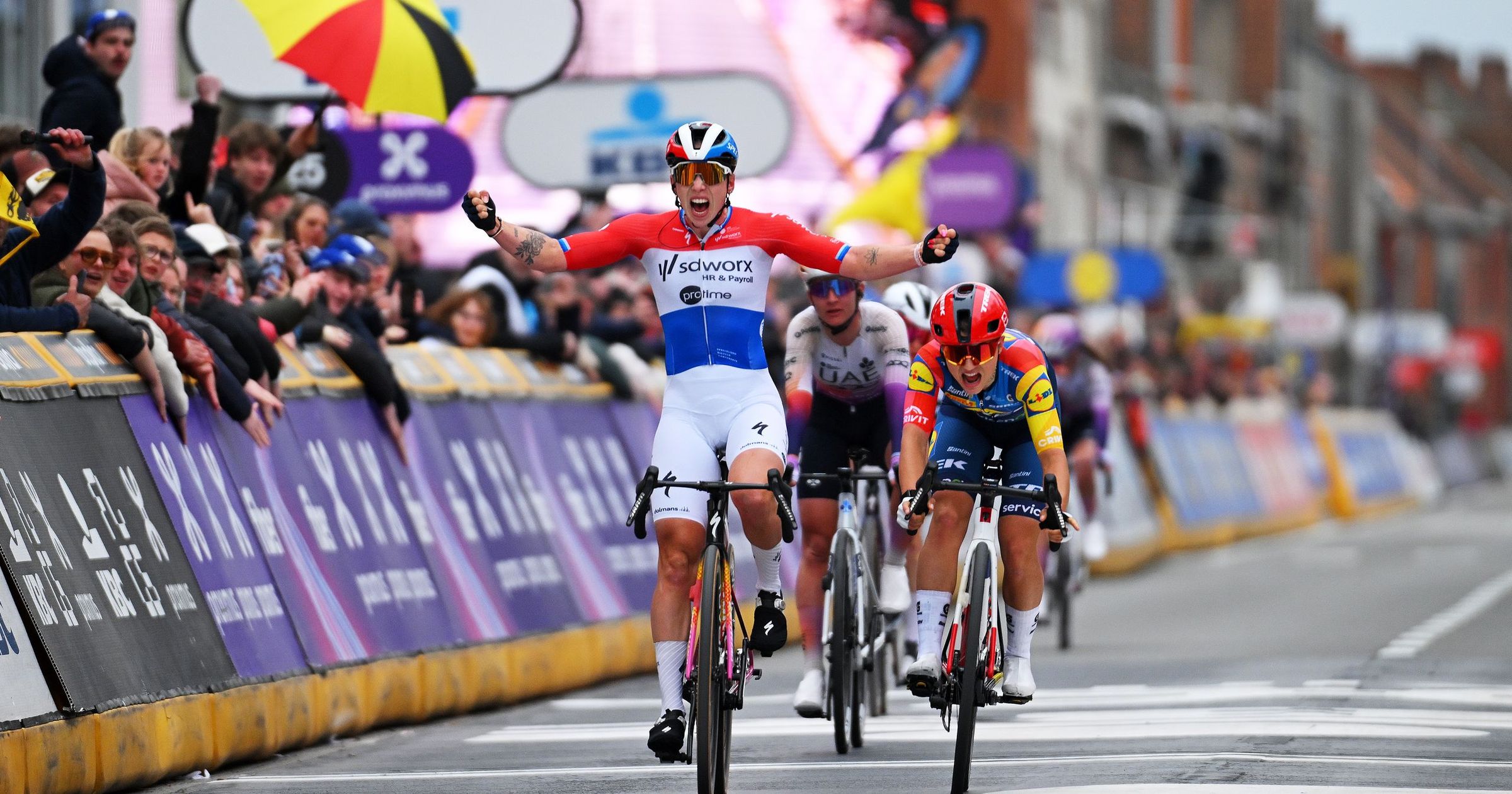 Megvan Lorena Wiebes wevelgemi mesterhármasa, bár kicsit korán ünnepelt | Videón a befutó! - Cycling video - Eurosport