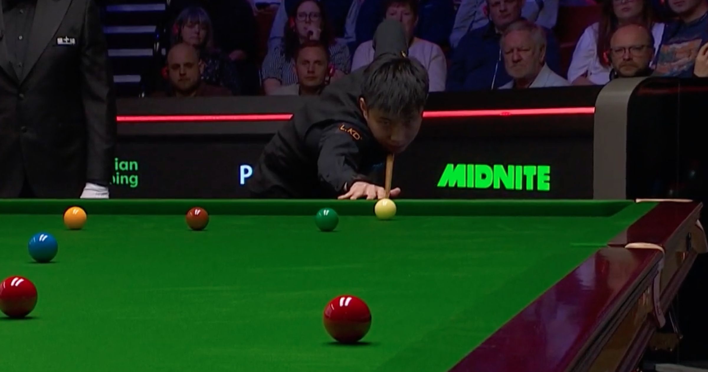 snooker-wm-zhao-xintong-mit-traumhaftem-longshot-gegen-liam-highfield
