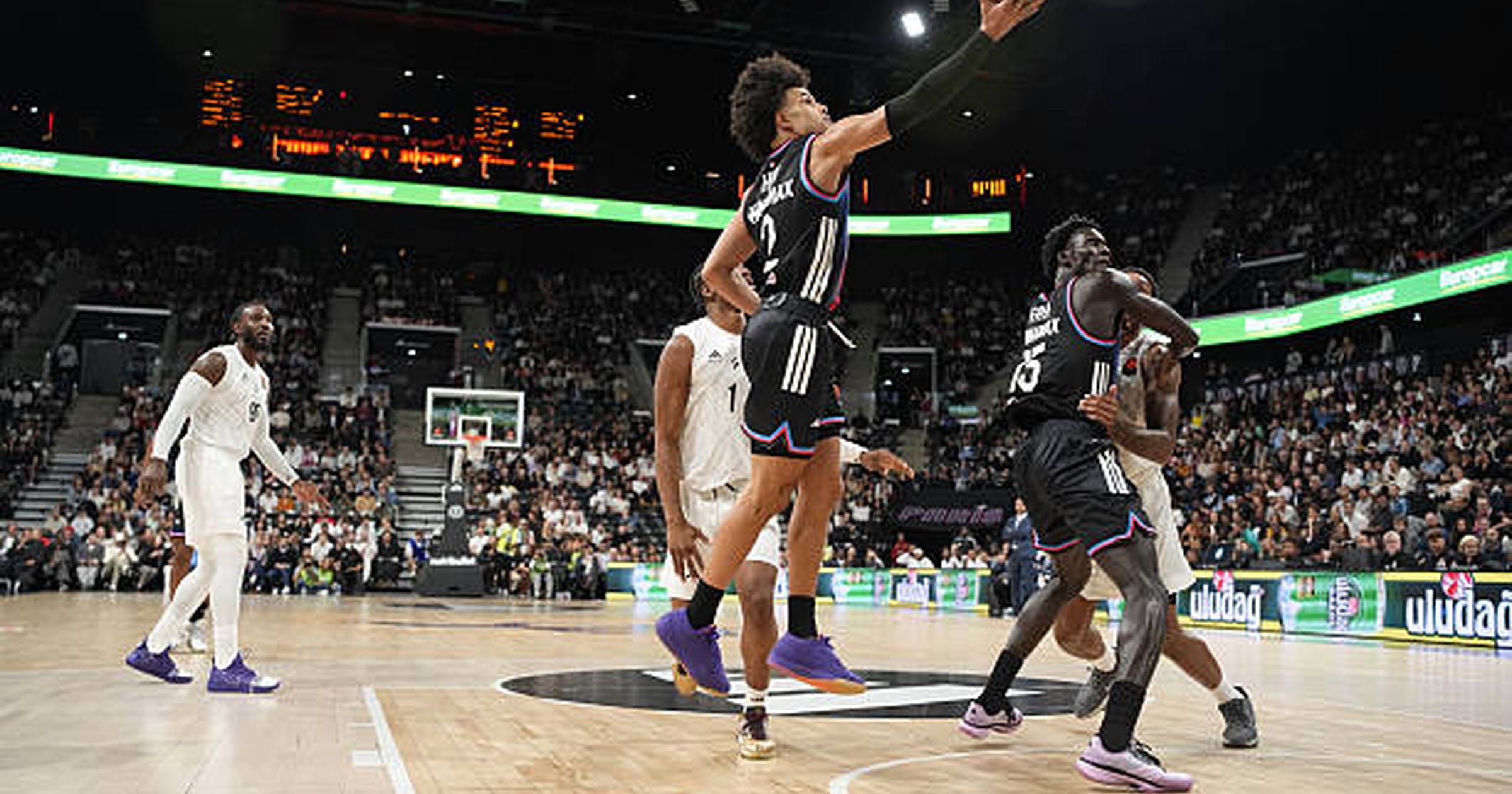Asvel Edges Paris Basketball 98-96 in Thrilling All-French EuroLeague Clash