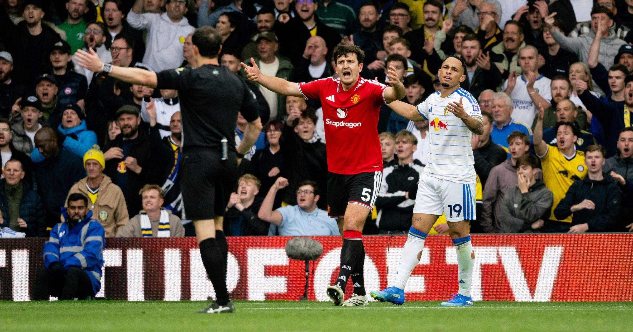 Calvert-Lewin Equalizes as Man United Draws Leeds 1-1