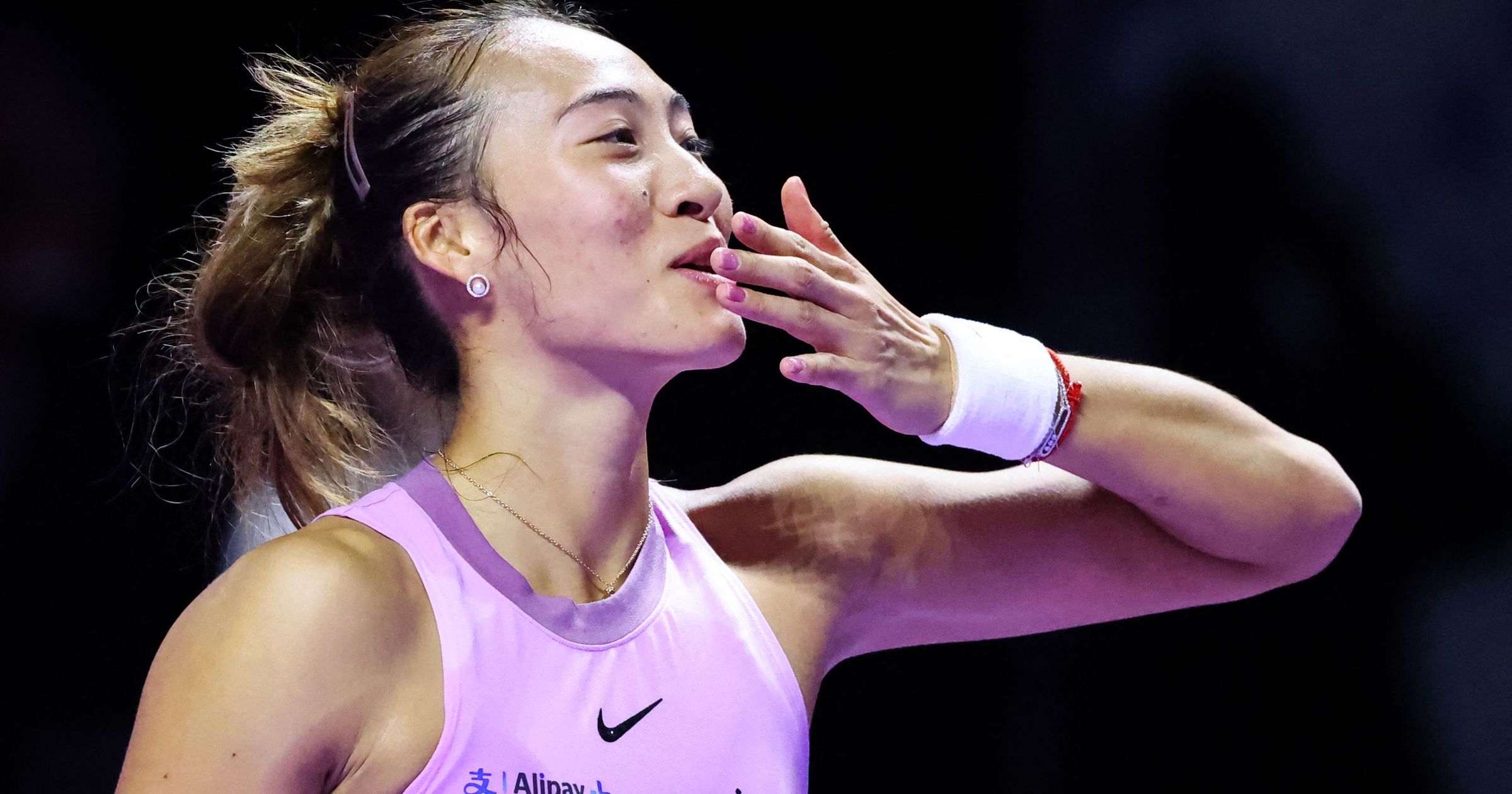 WTA Finals Qinwen Zheng löst Ticket fürs Halbfinale Olympiasiegerin