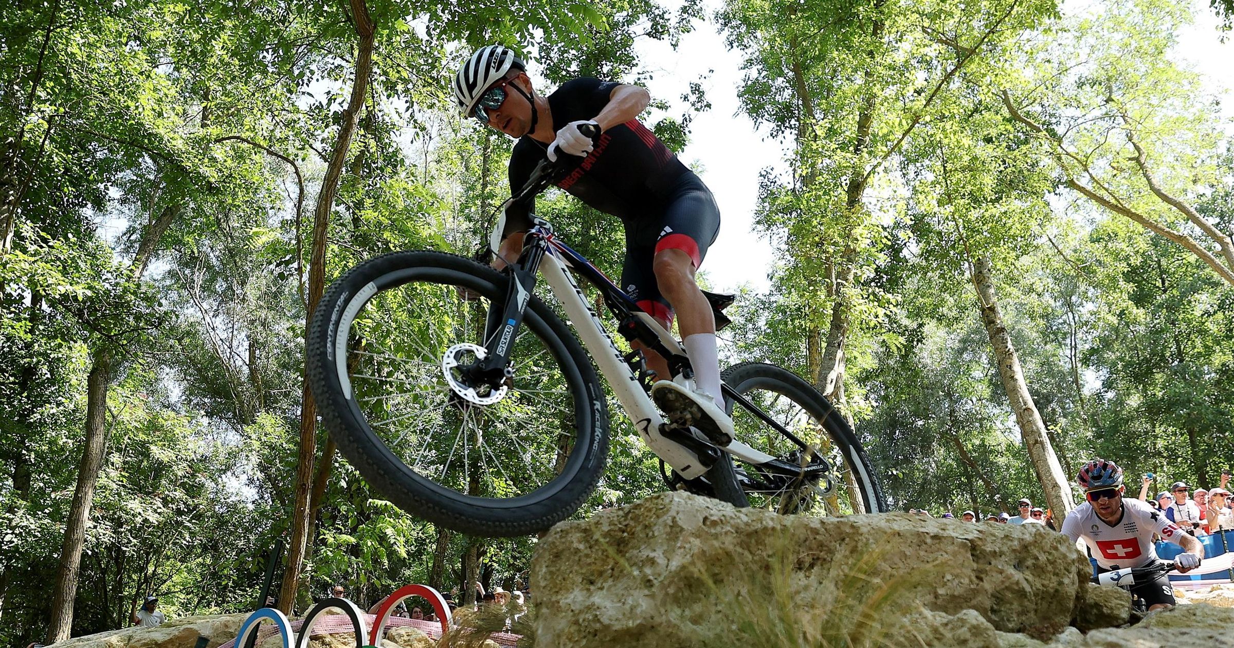 Tom Pidcock pulls off stunning lastlap overtake to storm to crosscountry gold at Paris 2024