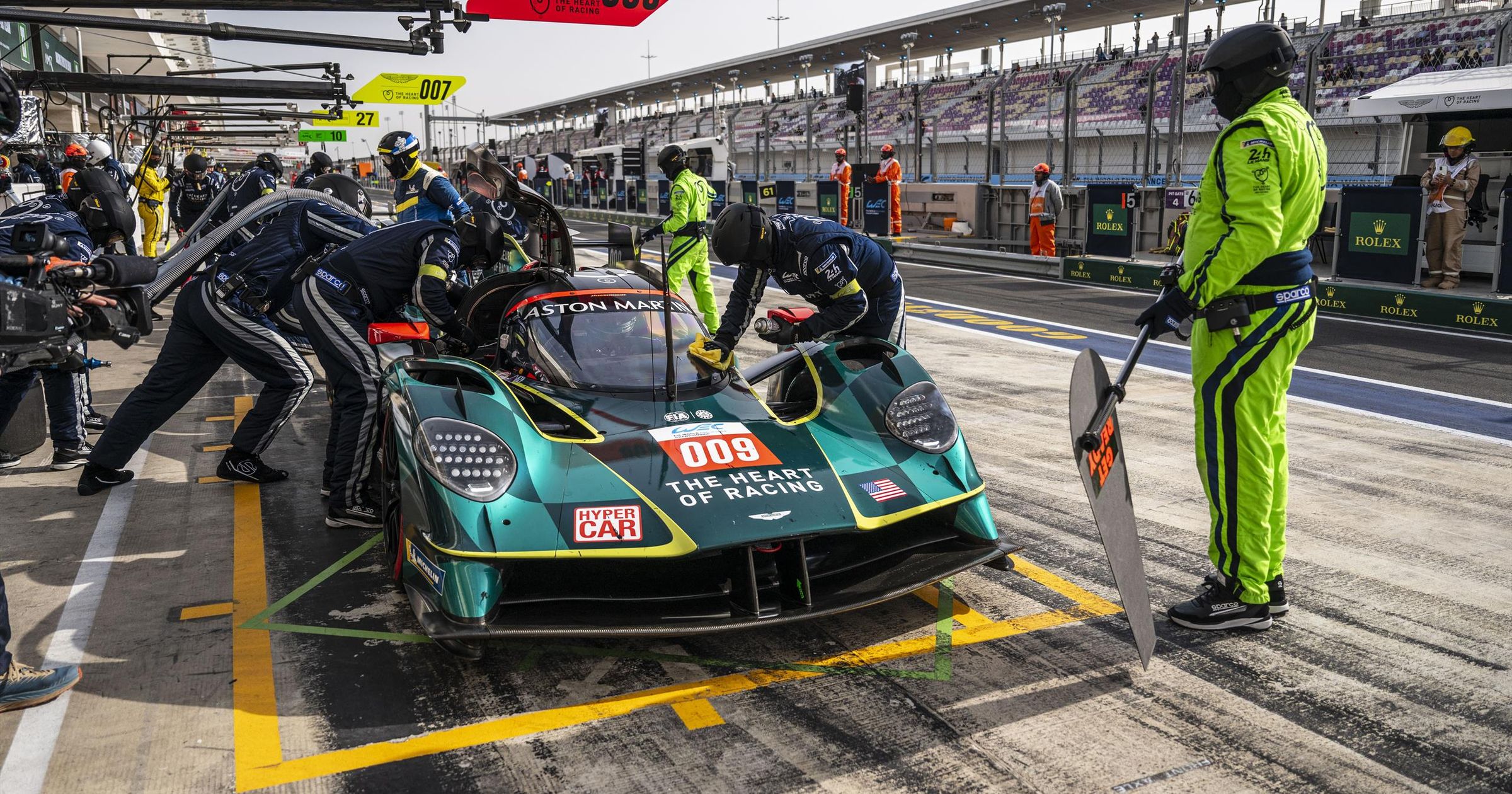 Troli lett az Aston Martin Valkyrie-ből, majd leszakadt az ajtaja