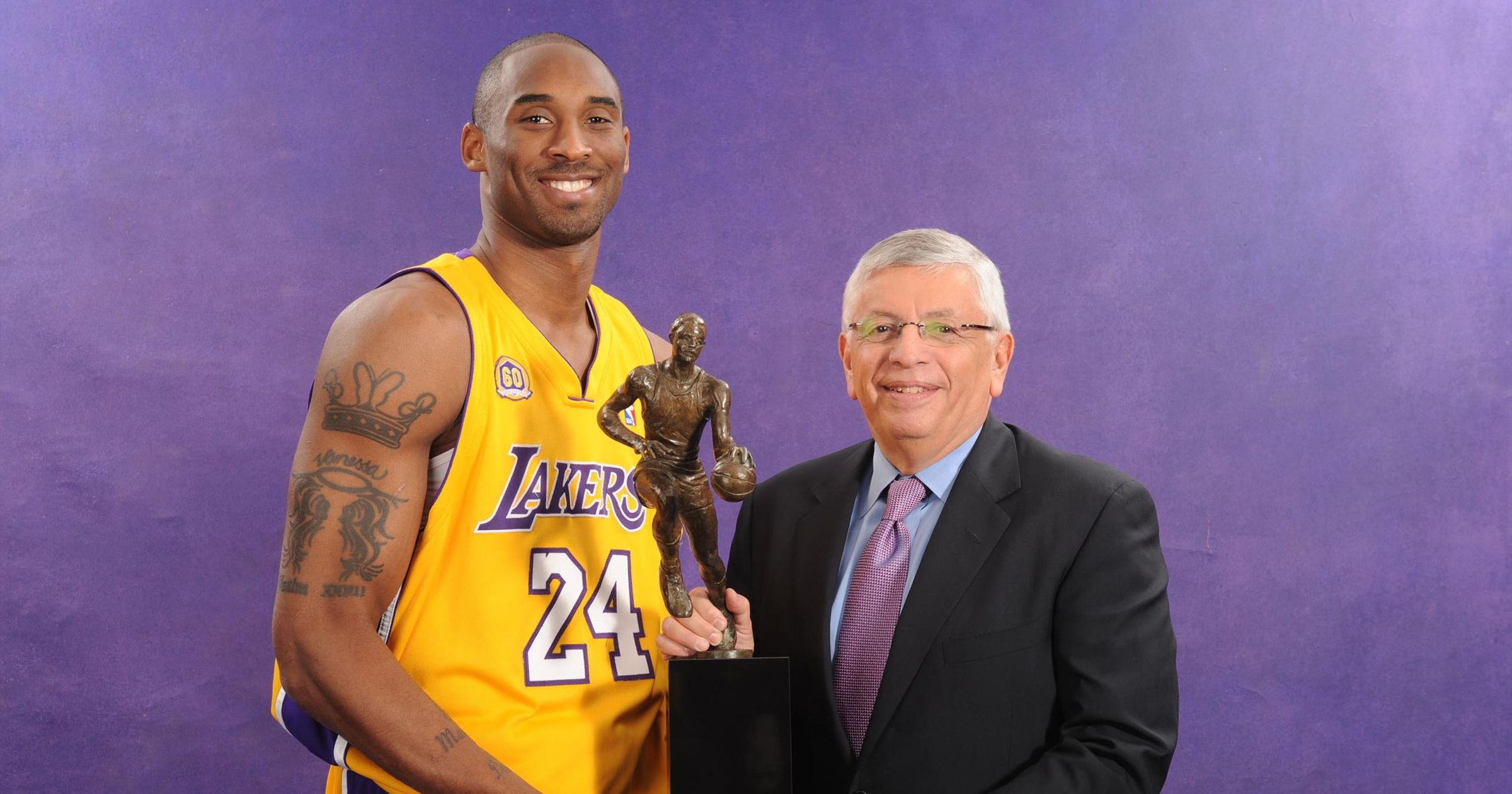 Sotheby s mette all asta la canotta n.24 di Kobe Bryant dei Los Angeles Lakers 2007 2008 vale 7 milioni di dollari Eurosport