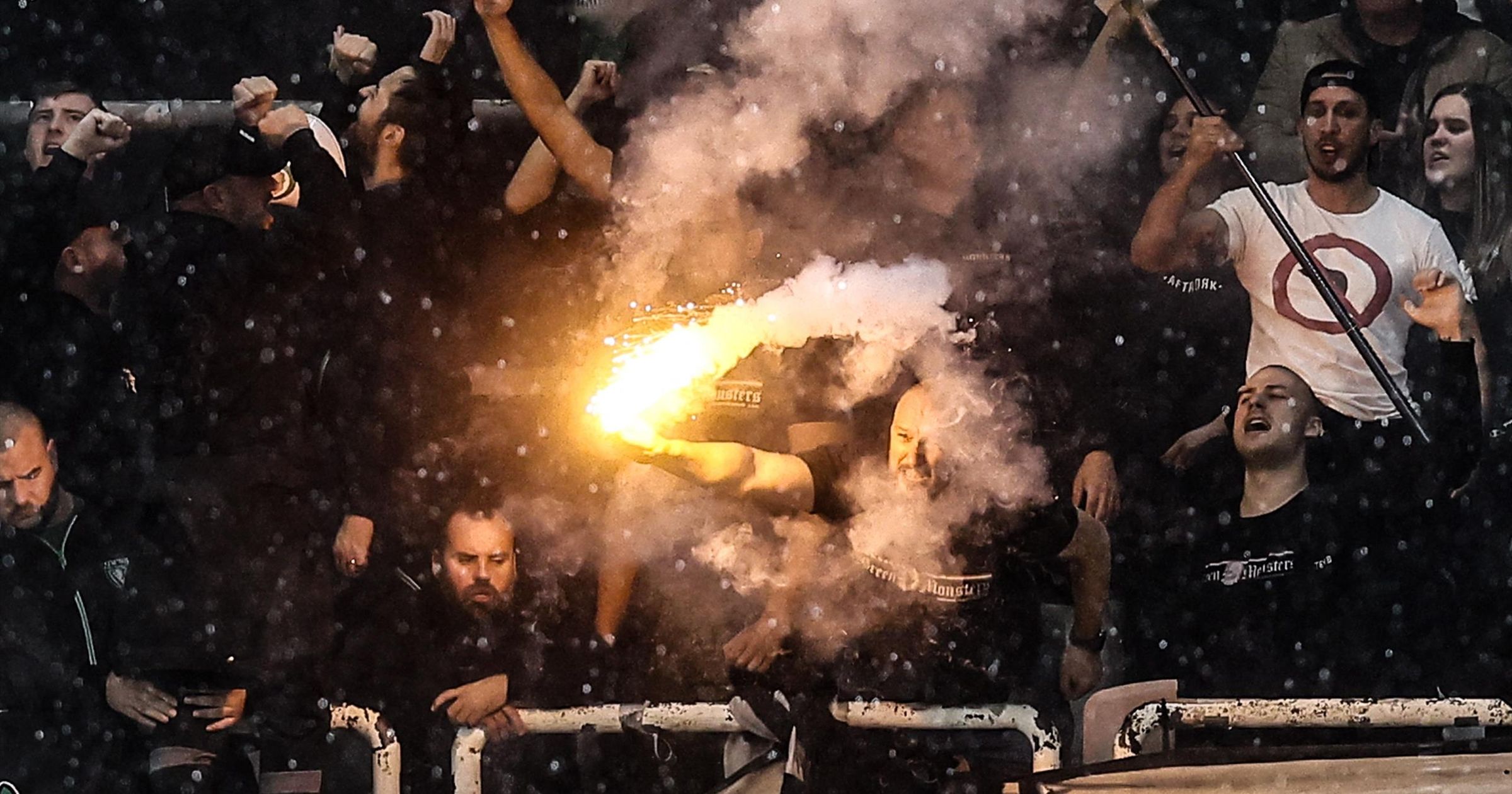 Többmilliós kárt okoztak a Ferencváros szurkolói, az UEFA pénzbírsággal büntetett