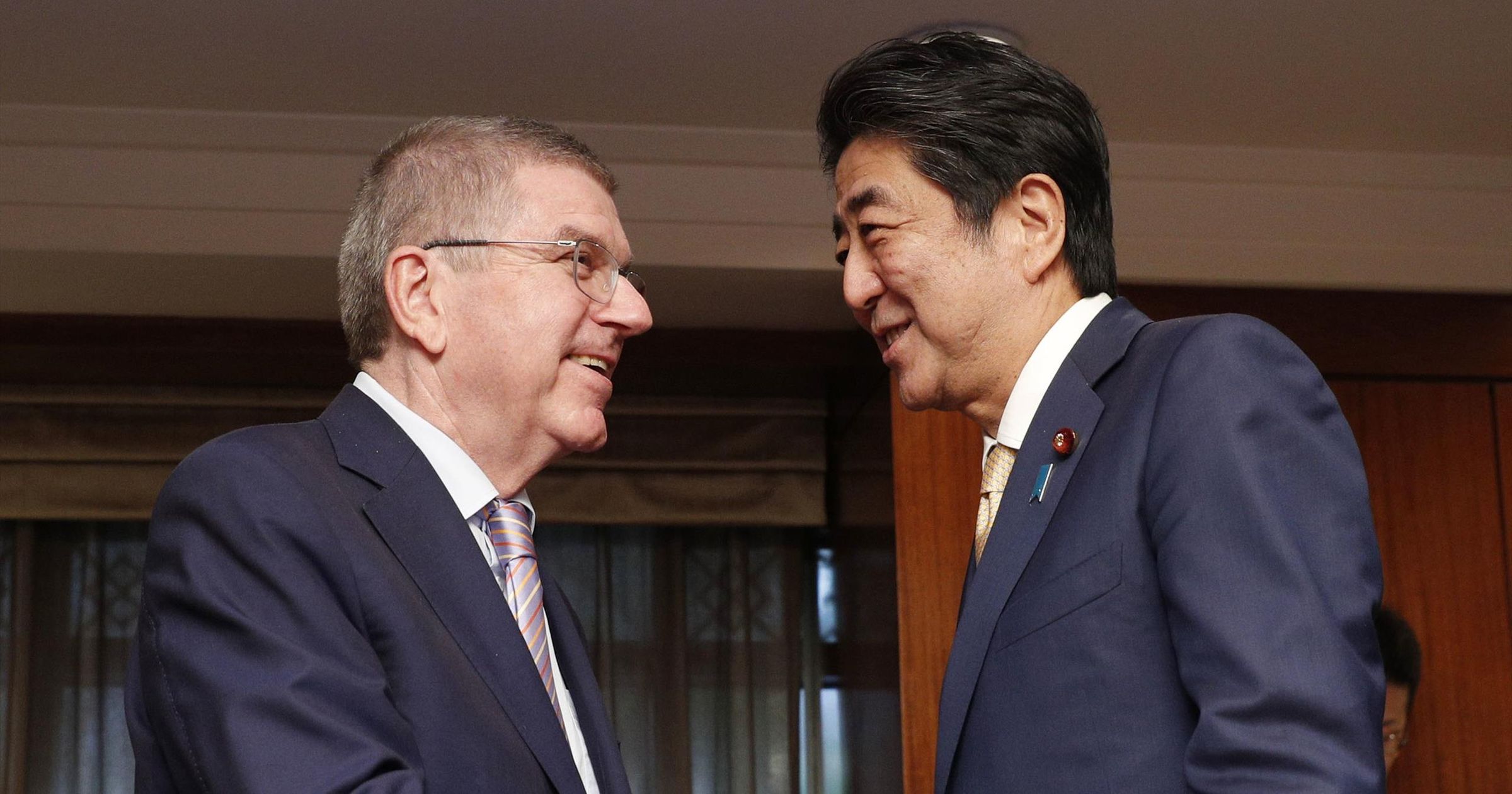 Gyászol a NOB, Thomas Bach szerint a meggyilkolt Abe Shinzo nélkül soha ...