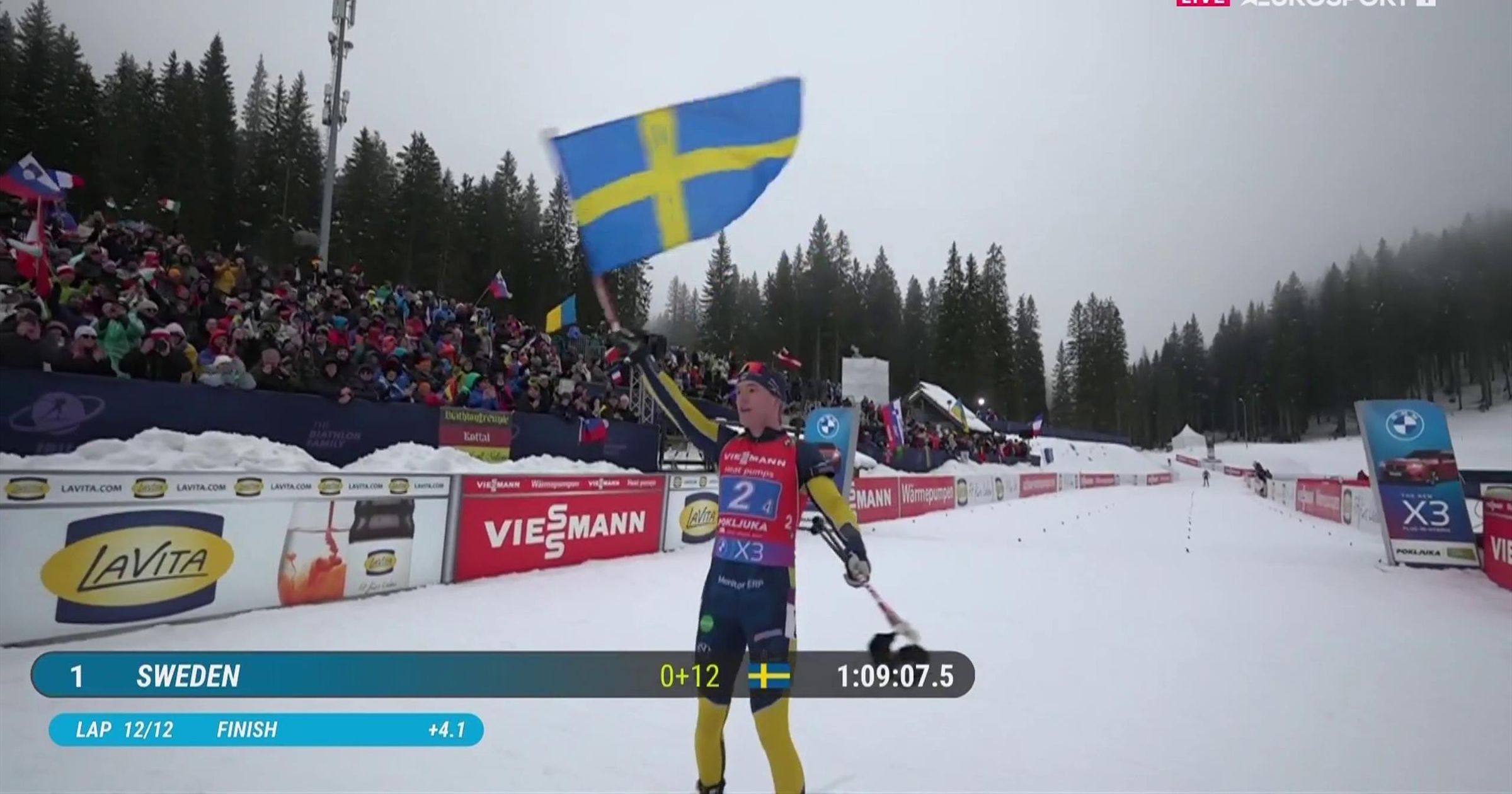 Samuelsson triomphal à l'arrivée, les Bleus battus pour le globe : le final du relais mixte en vidéo thumbnail