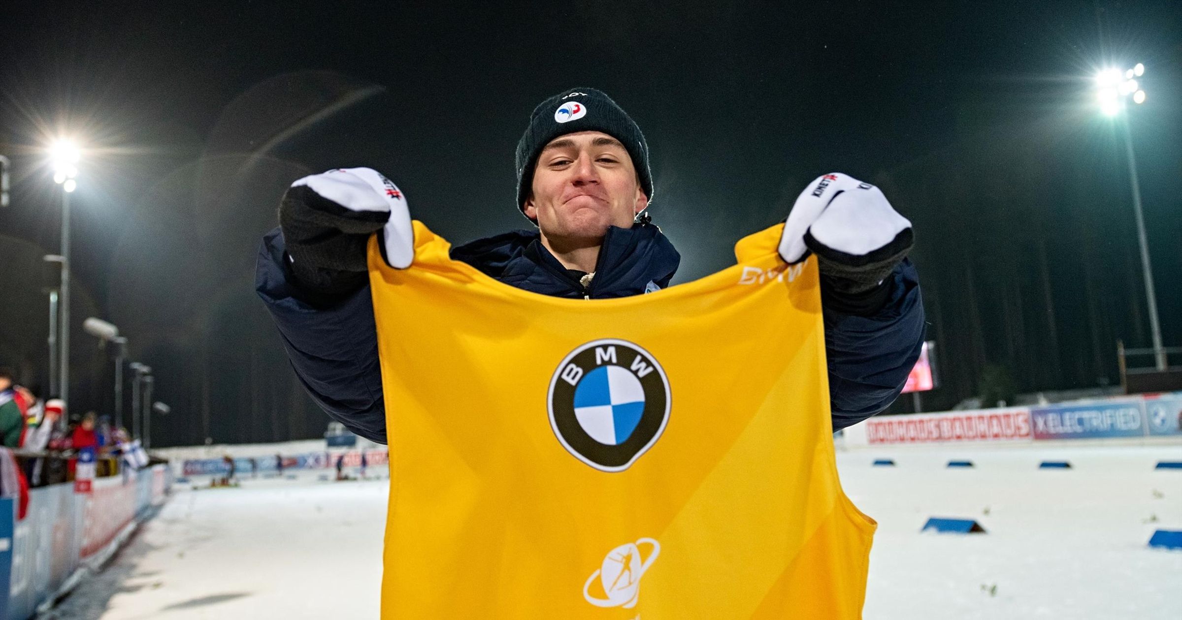 Dossard jaune avant le sprint d'Hochfilzen, Eric Perrot est là pour