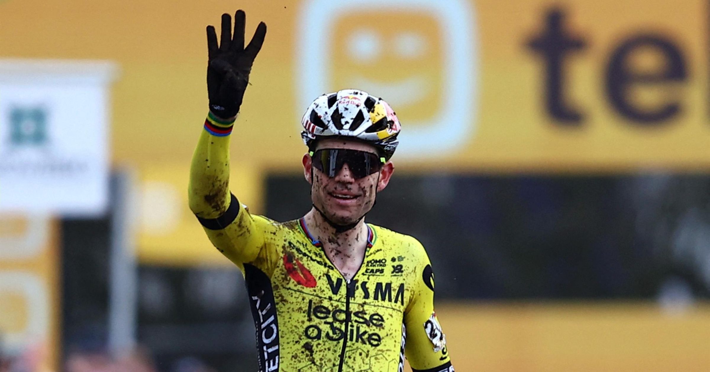 Van Aert, prima victorie a sezonului în ciclocros! S-a impus la Gullegem, după o cursă pasionantă - Ciclocros video - Eurosport