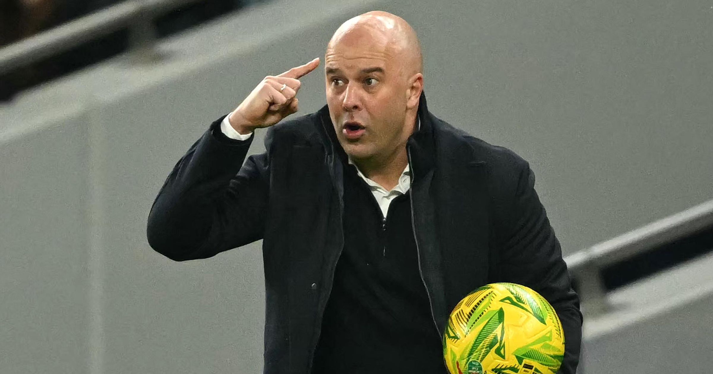 Arne Slot '99.9% sure the referee did not feel the best' after Lucas Bergvall's winning goal for Tottenham - Football video - Eurosport