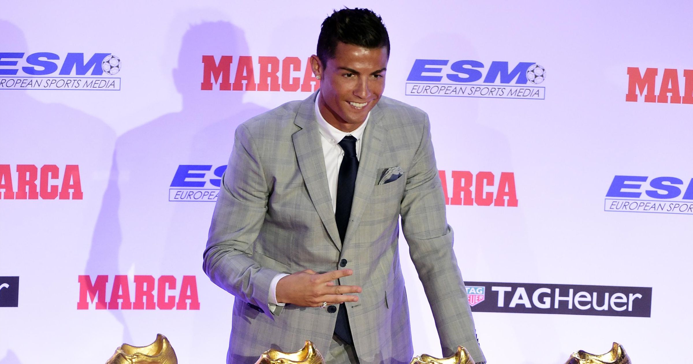 Cristiano ronaldo gold shoes outlet