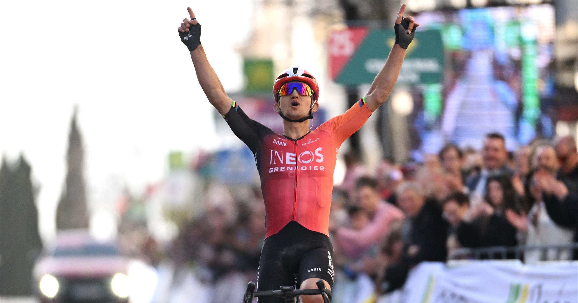 Megvan az Ineos első győzelme július óta, Kwiatkowski sírva ünnepelt