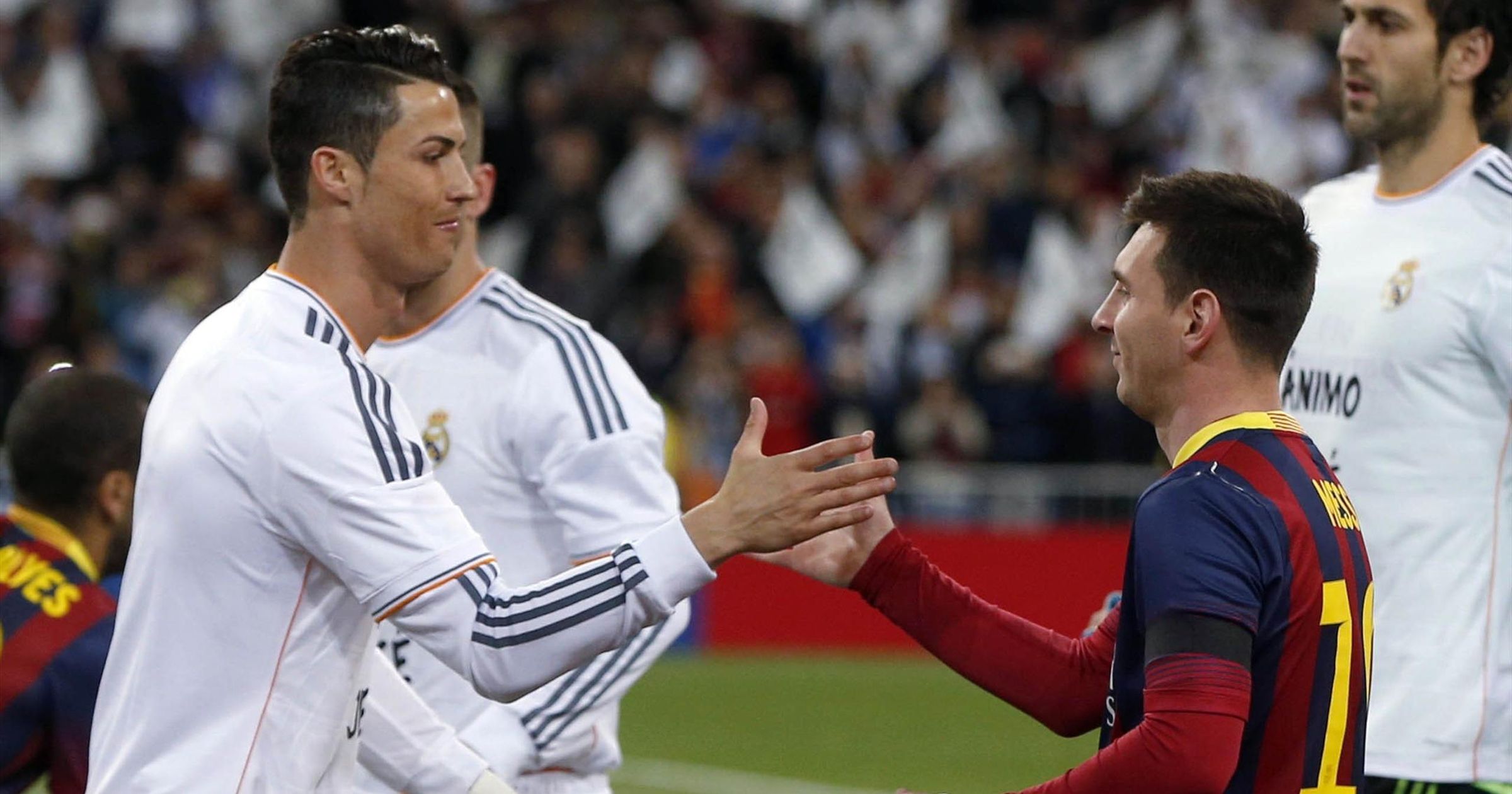 Kluivert's approach can be likened to great penalty takers like Lionel Messi and Cristiano Ronaldo. They each have a unique style, but they share a common trait: confidence. Just like Kluivert, they exhibit precise technique and mental clarity, allowing them to thrive in pressure situations.